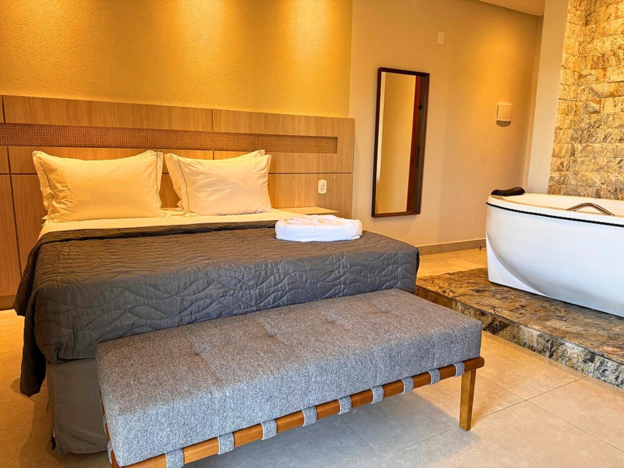 Deluxe Suite with Spa Bath