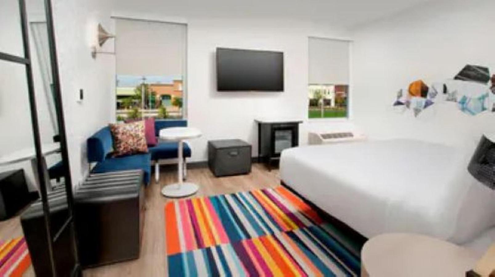 Aloft Guest room 1 King