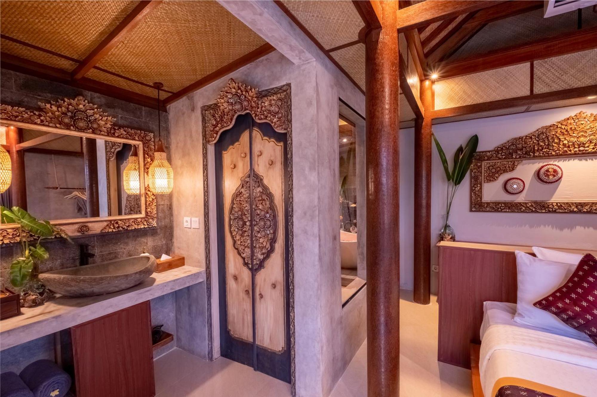 Suite Pool View