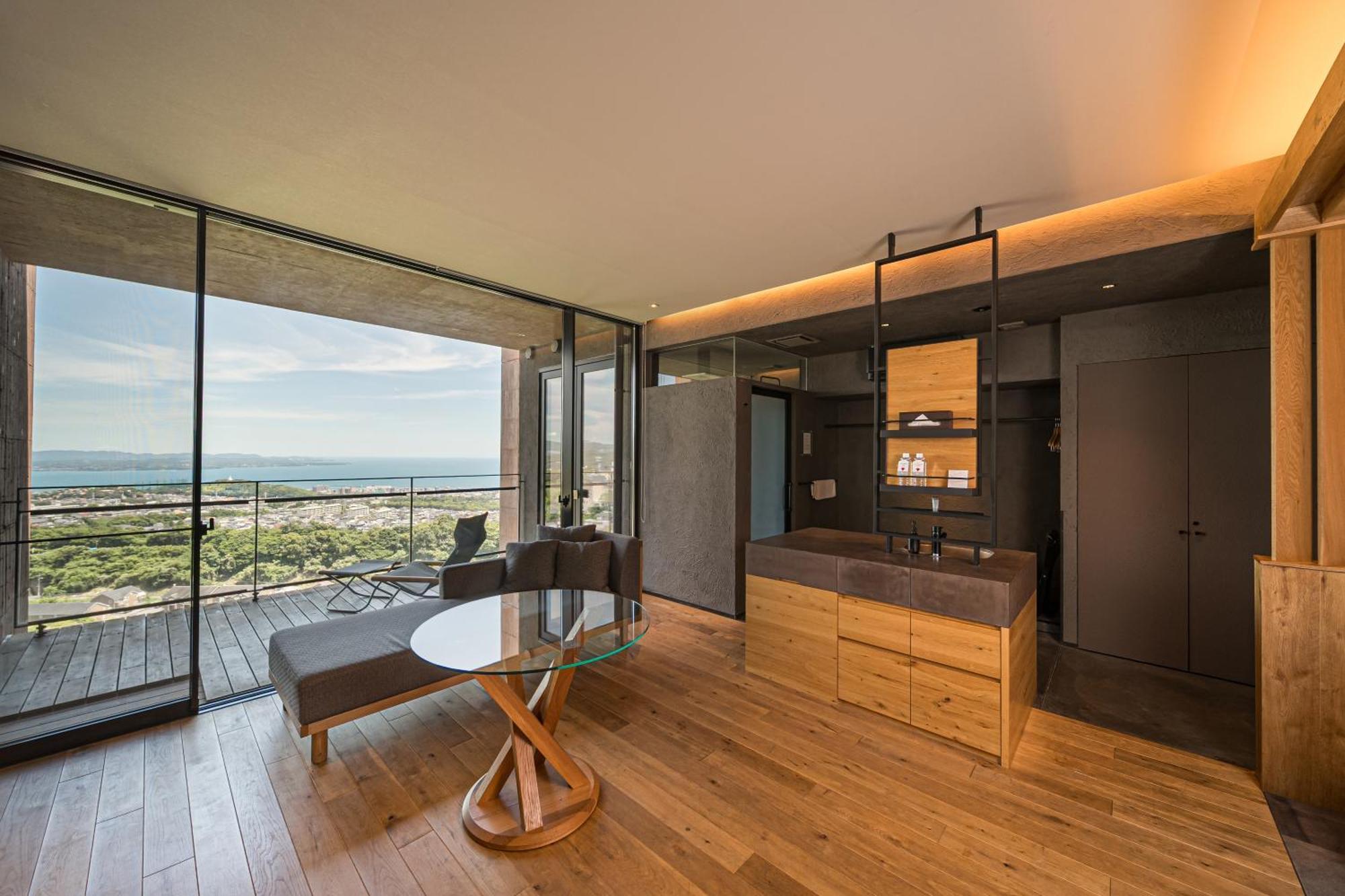 Deluxe Twin/Triple Room (3-4F) with Semi Open-Air Bath (47㎡) Non-Smoking