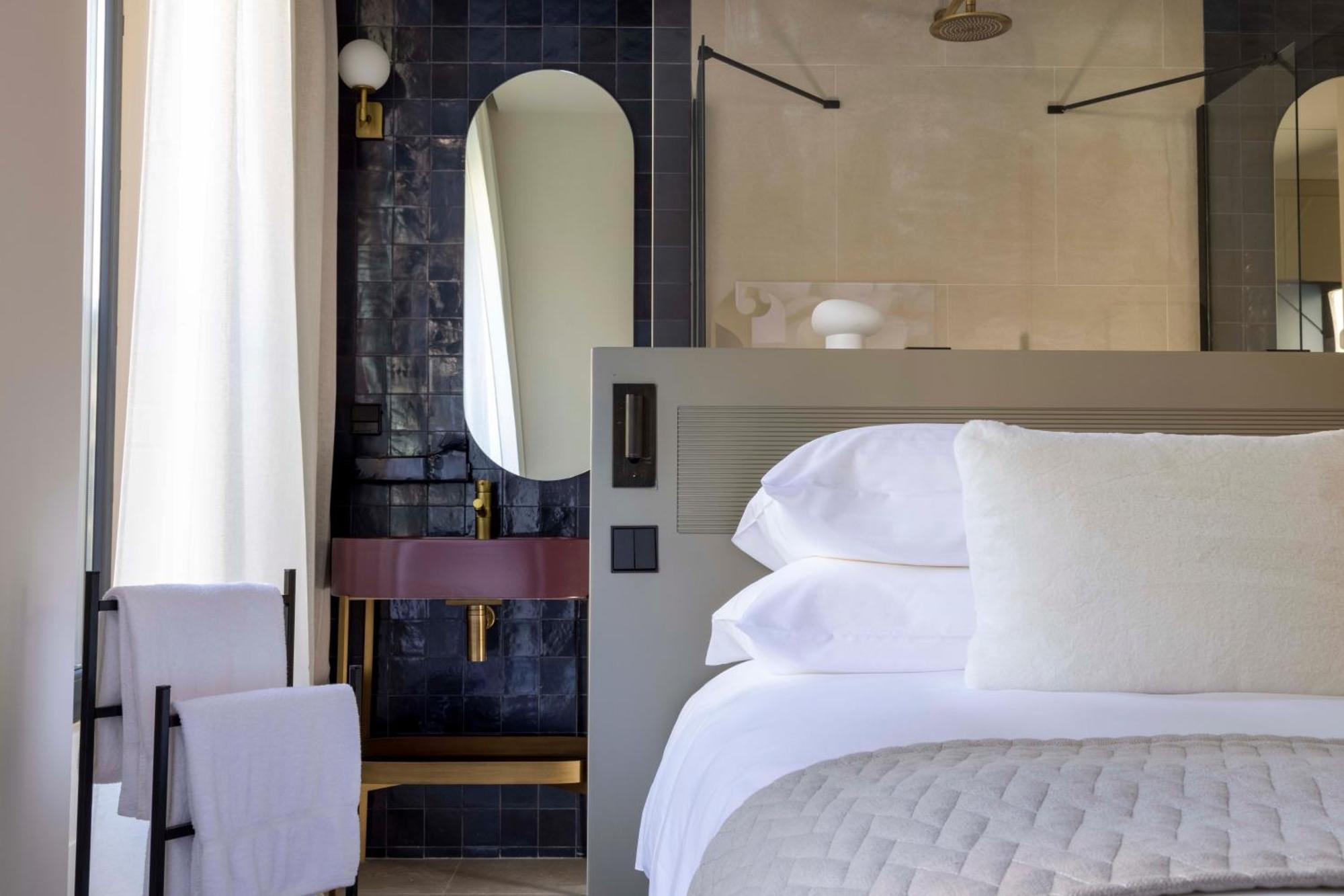 Premium Queen Room