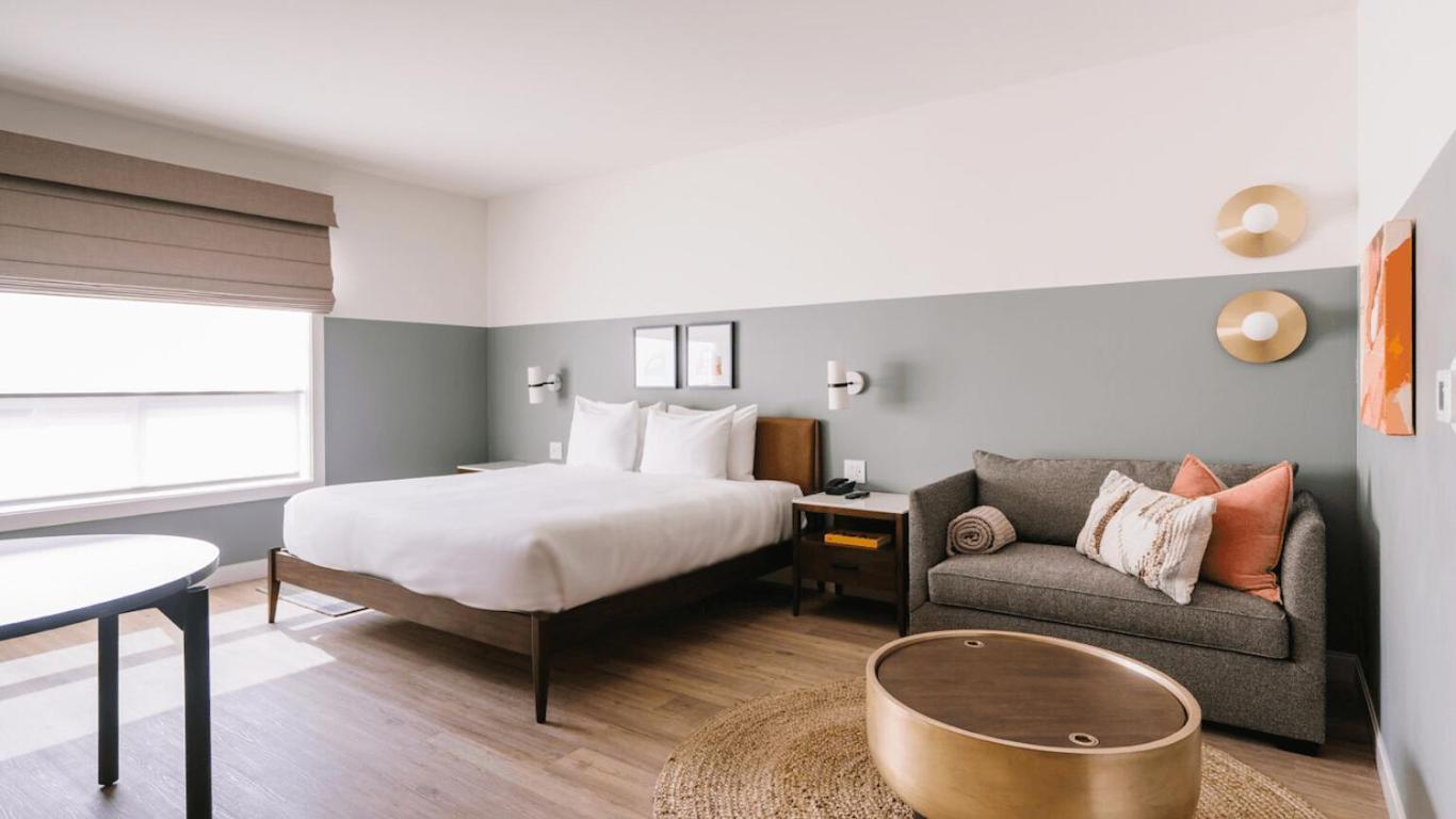 Kamer met Kingsize Bed en Uitzicht op de Bergen