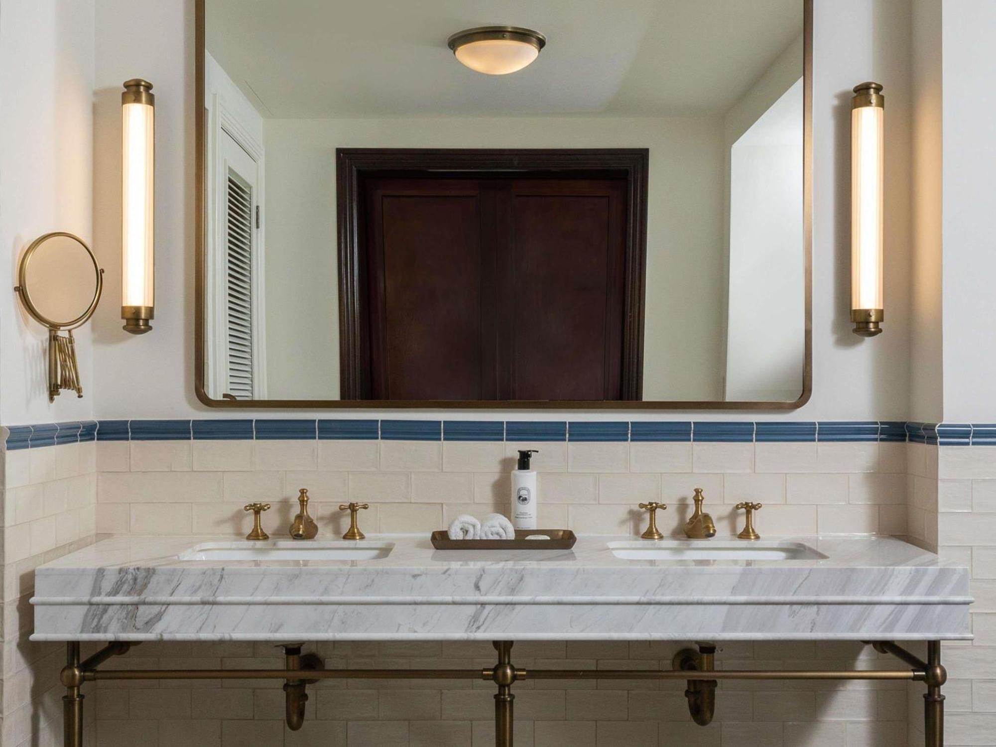 MAGNIFIQUE DUPLEX SUITE 1 KING HISTORIC VIEW
