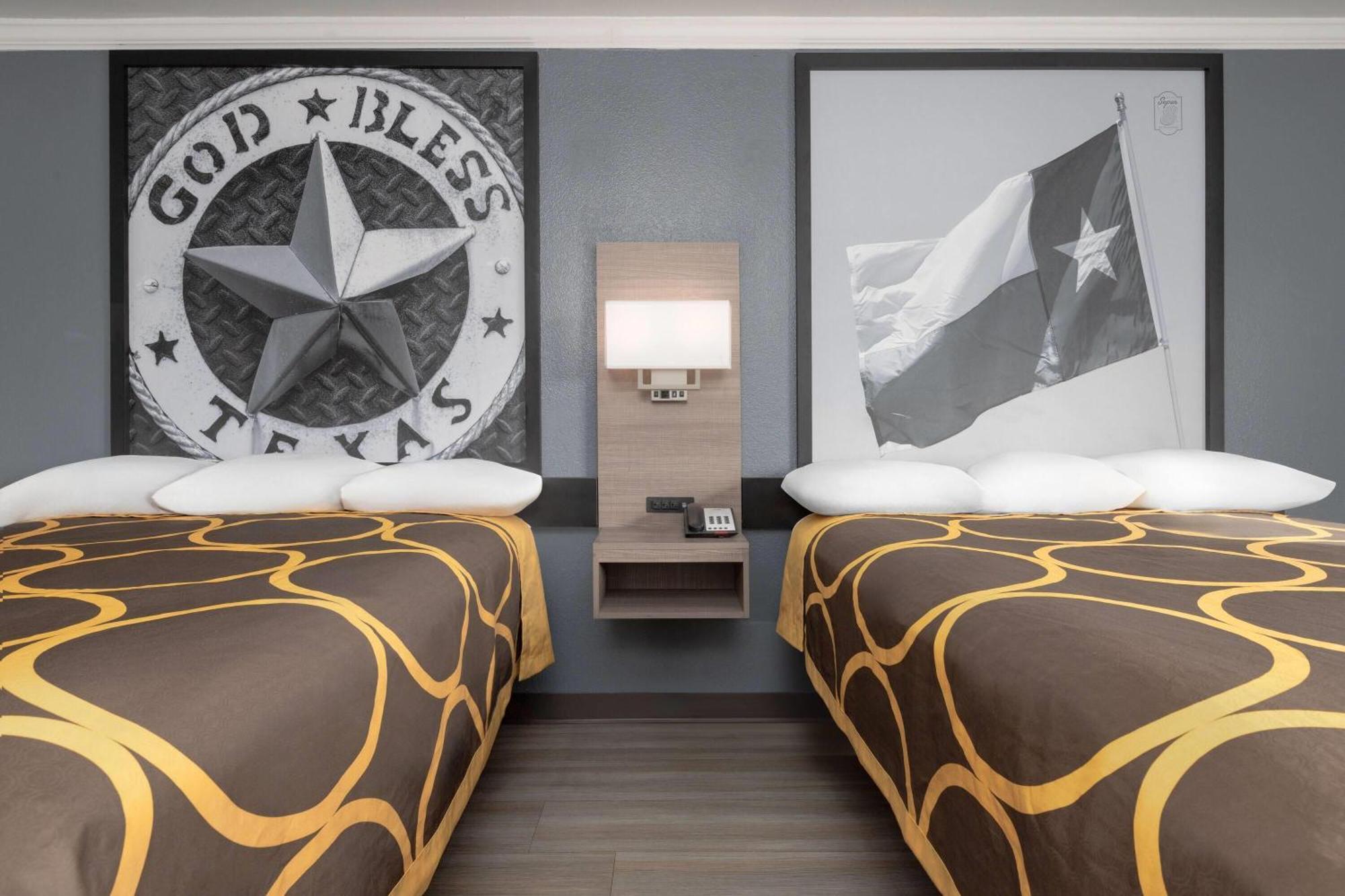 Queen Room with Two Queen Beds - Disability Access