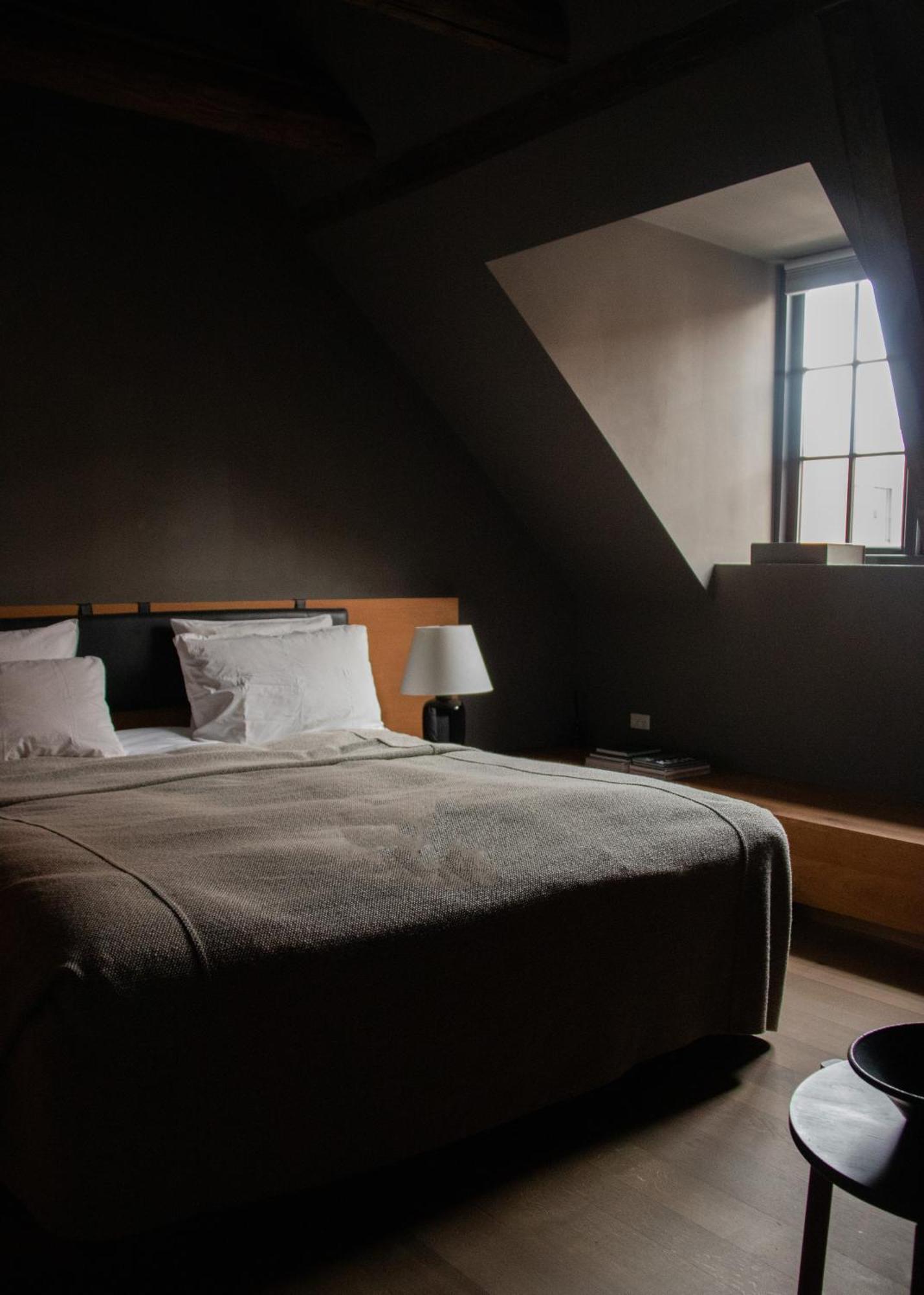 Room 5 - Classic Room,1743573108:JPEG