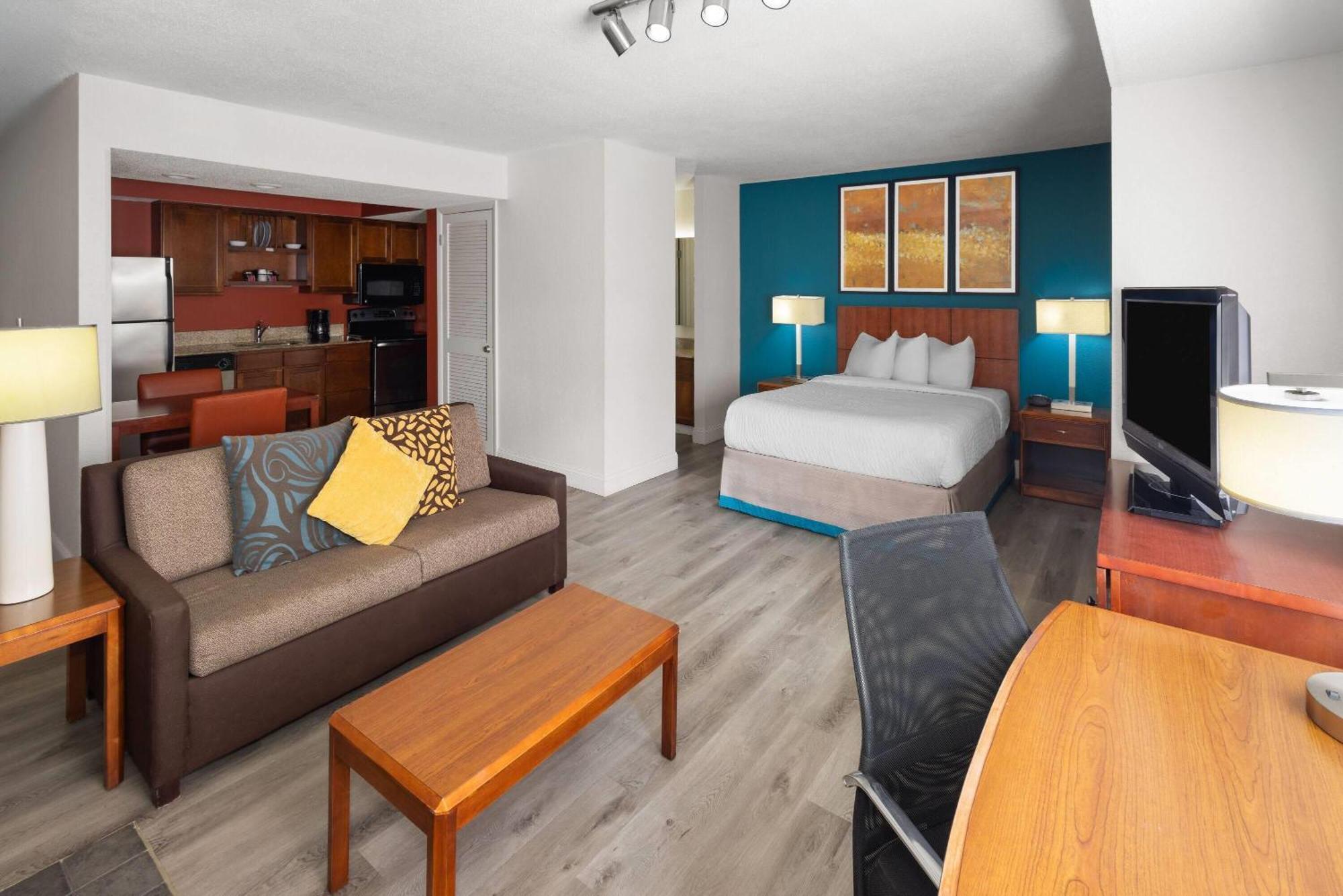 Queen Studio Suite with Roll-In Shower - Mobility Accessible/Non-Smoking