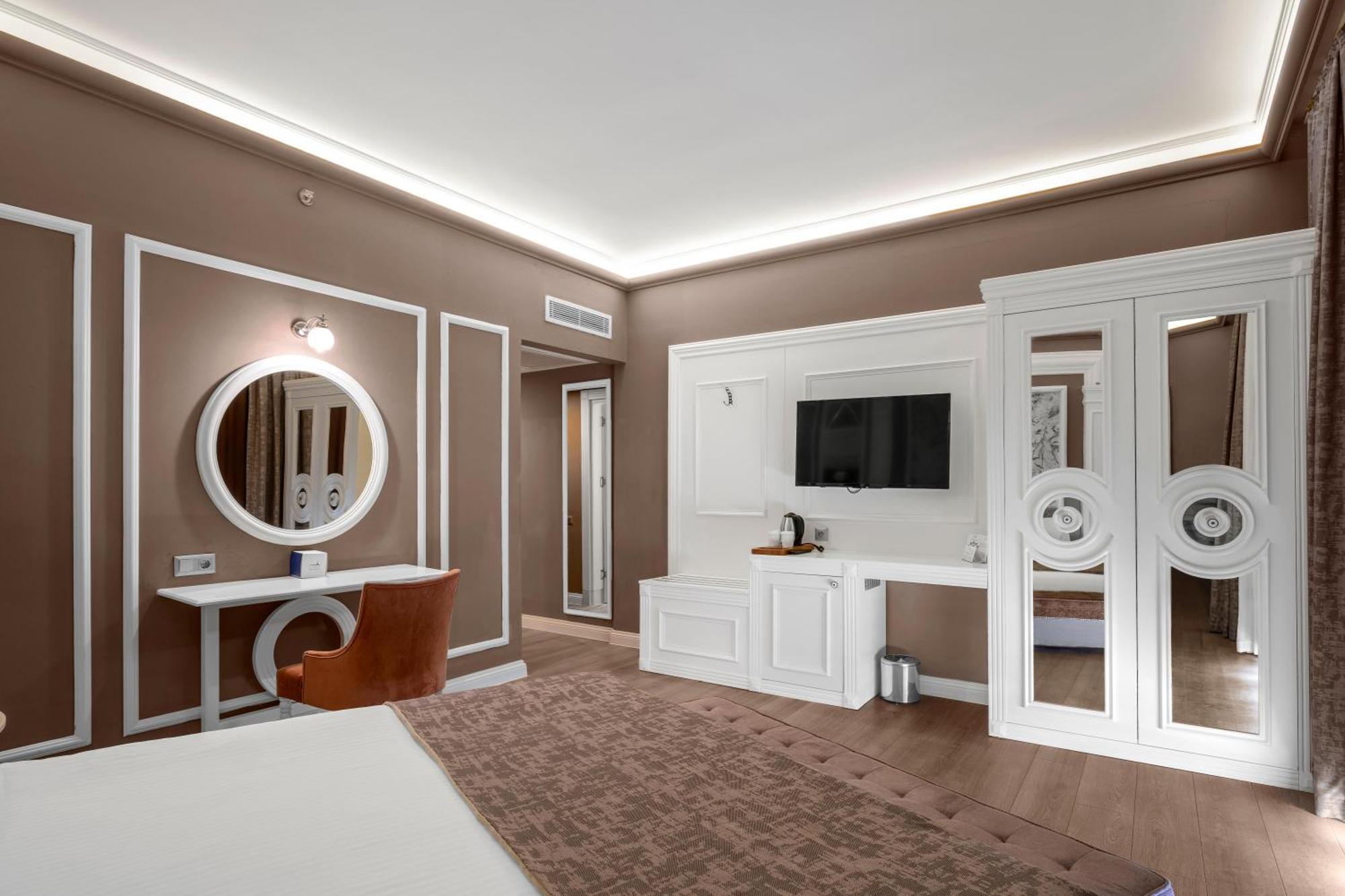 Double Room with Pool View