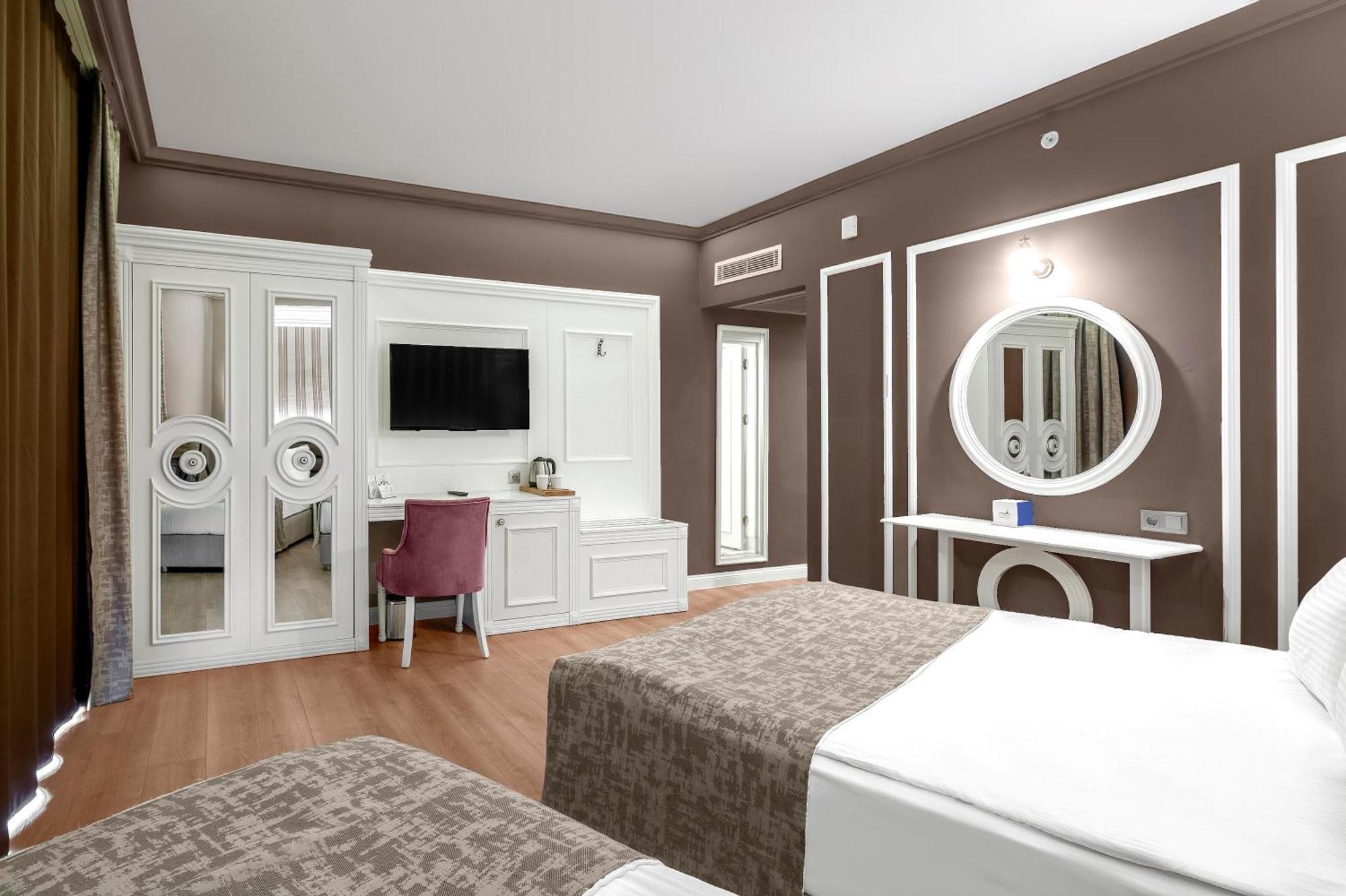 Double Room with Balcony (3 Adults)