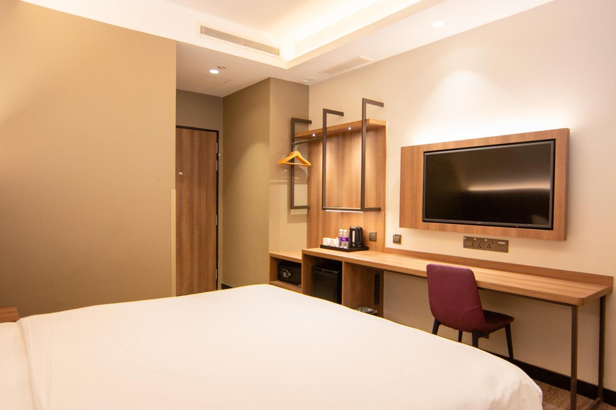 Tyrwhitt Deluxe Room