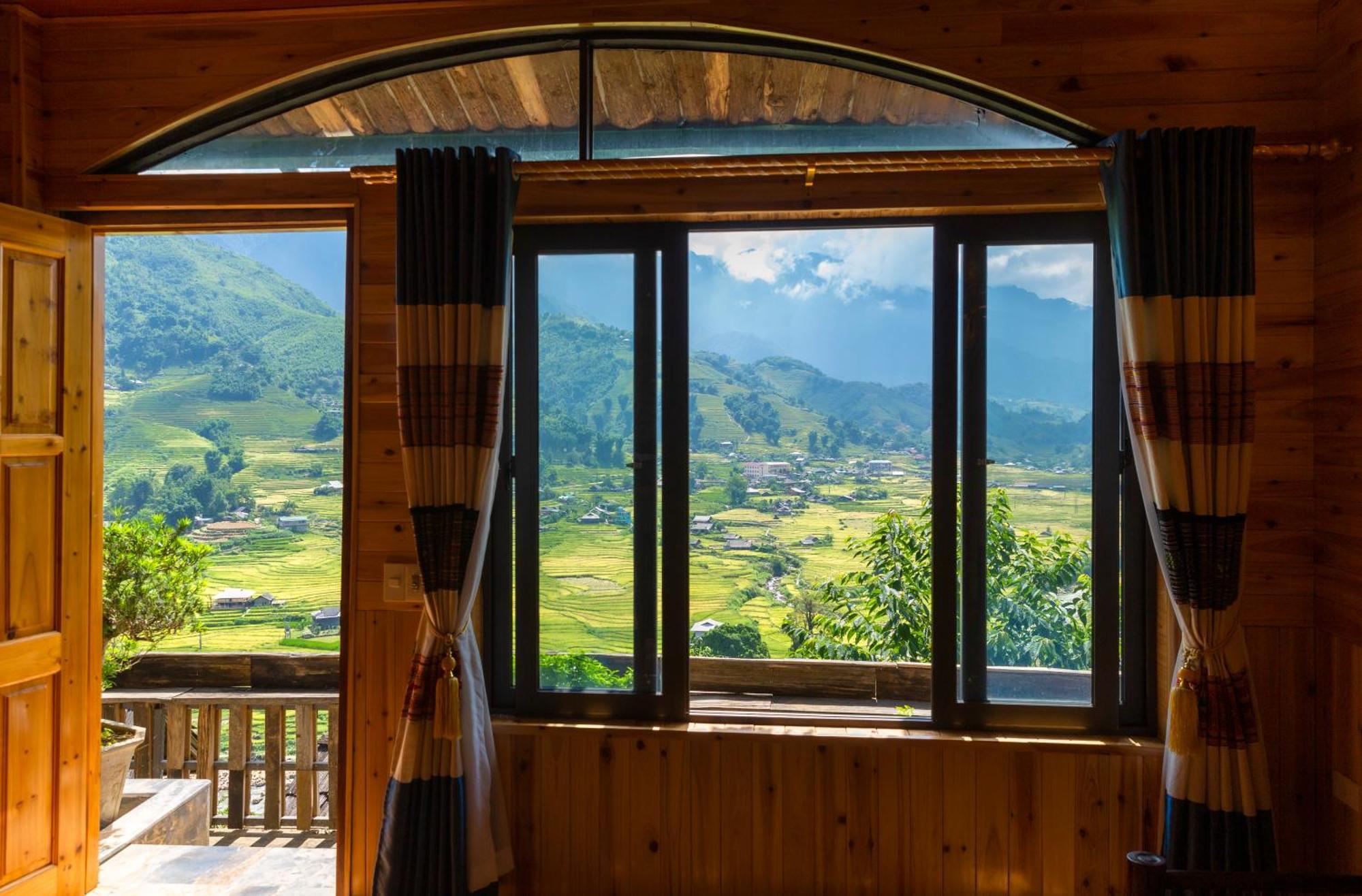 Suite with Mountain View