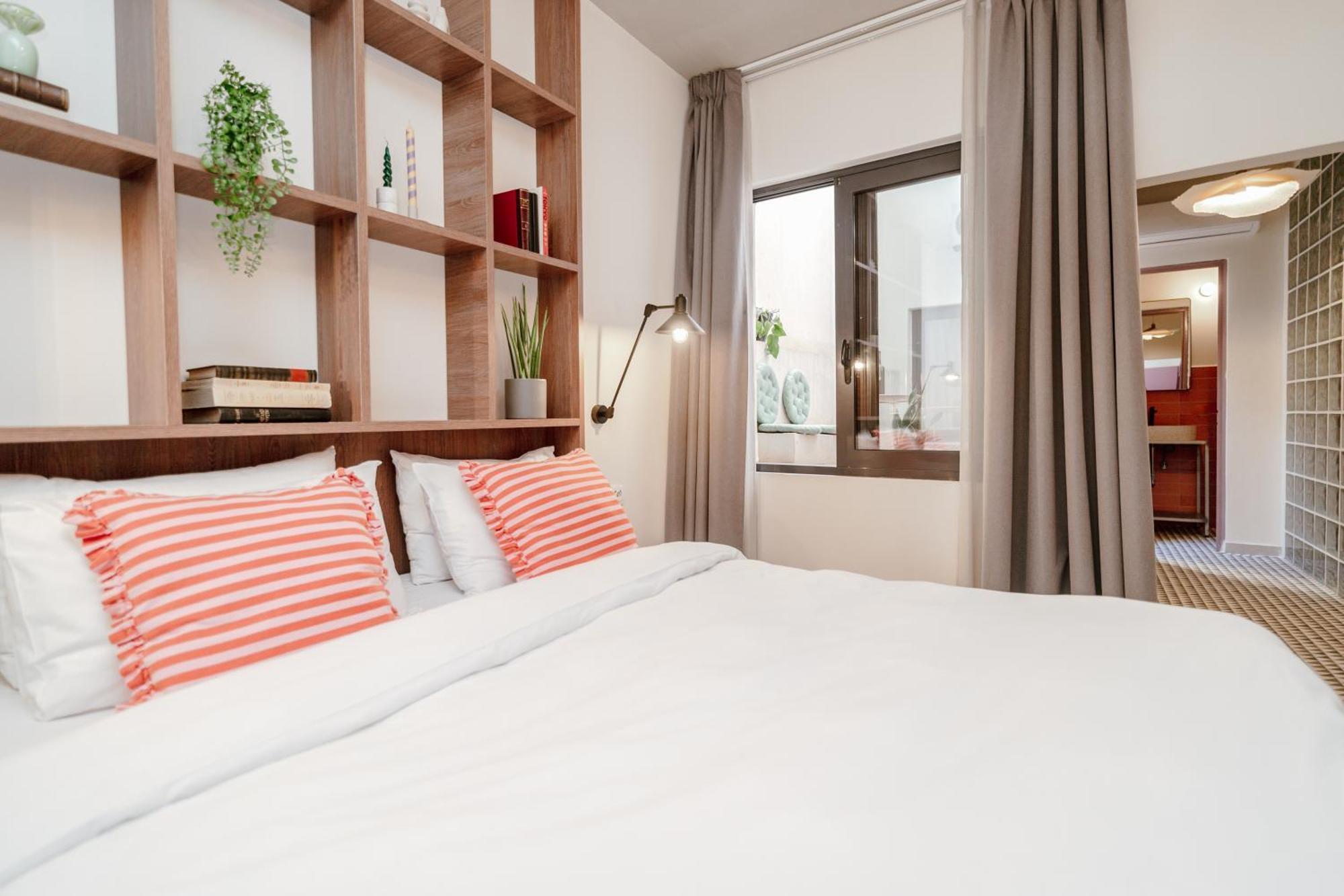 Elegant Double Room Window,1743773978:JPEG
