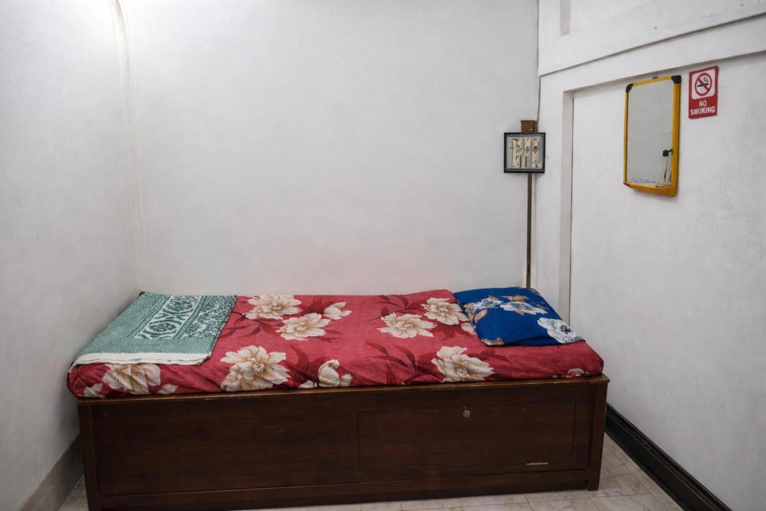 Mixed Dormitory Room,1743852643:JPEG