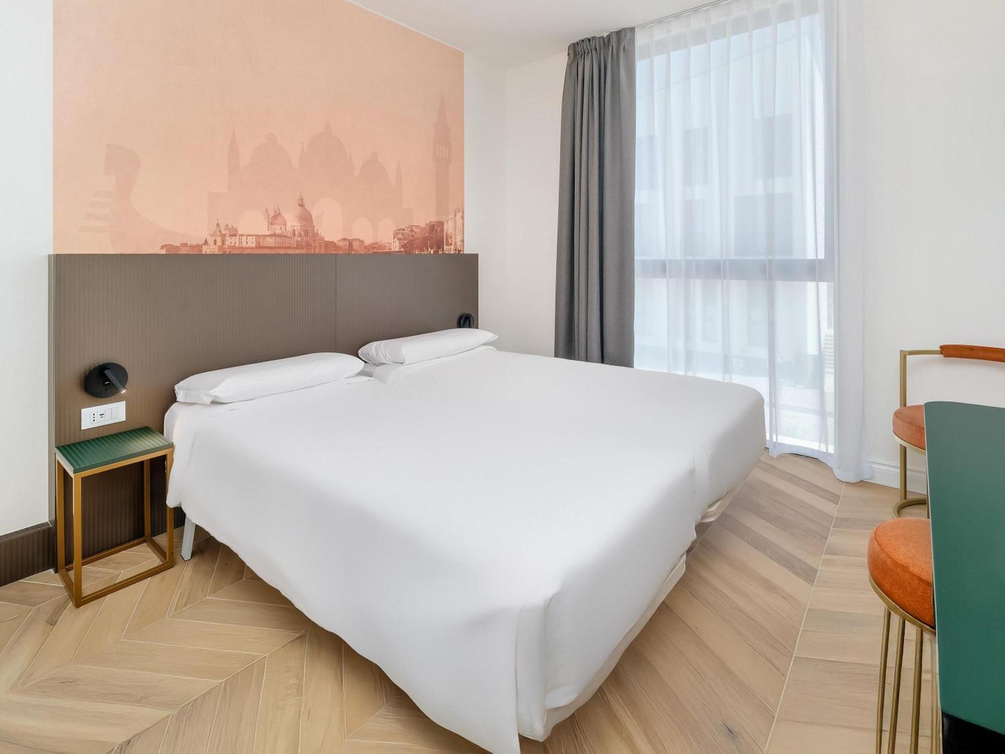 Twin Room,1743944932:JPEG