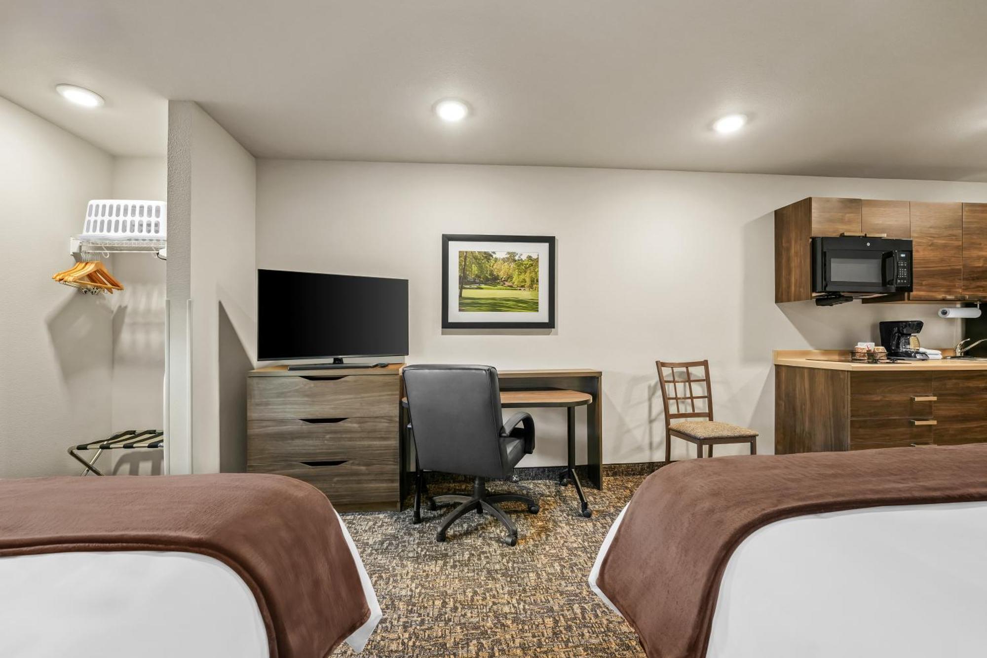 Standard Queen Room Two Queen Beds