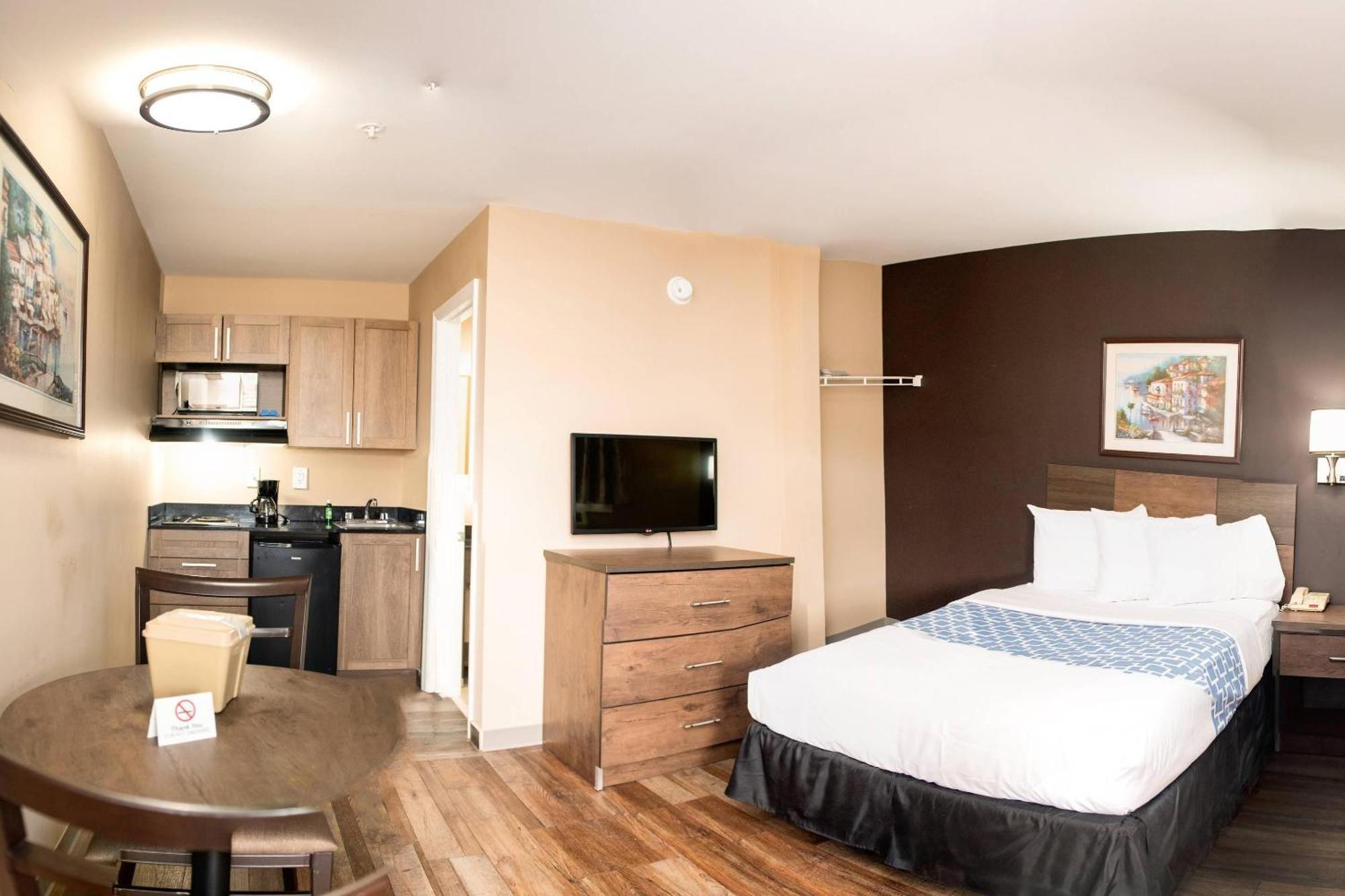 Double Room with Two Double Beds - Non-Smoking