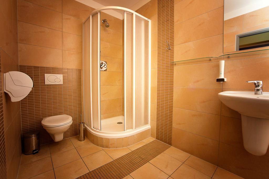 Two-Bedroom Apartment,933902494:JPEG