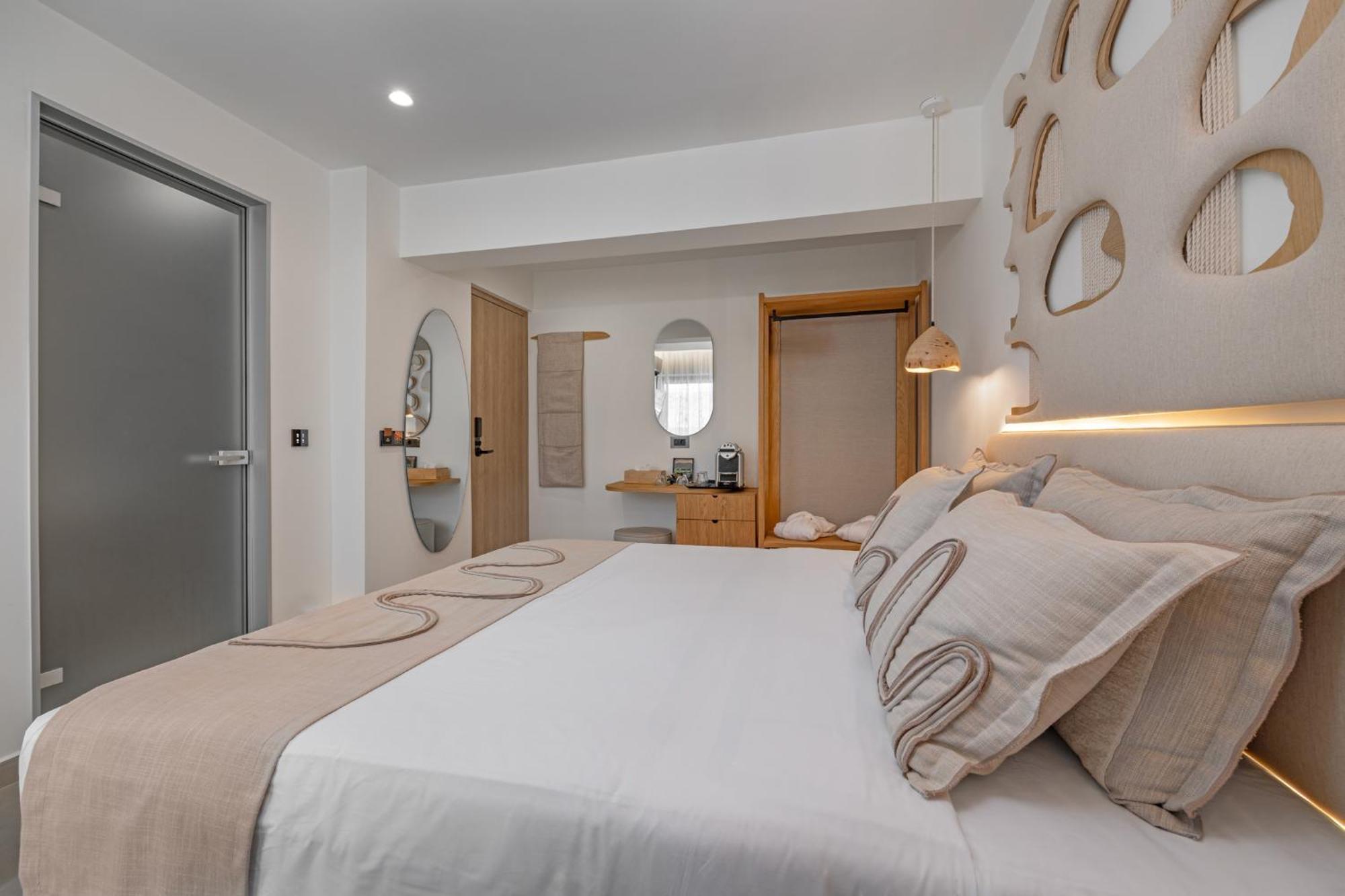 Deluxe Double Room Heated Outdoor Jacuzzi