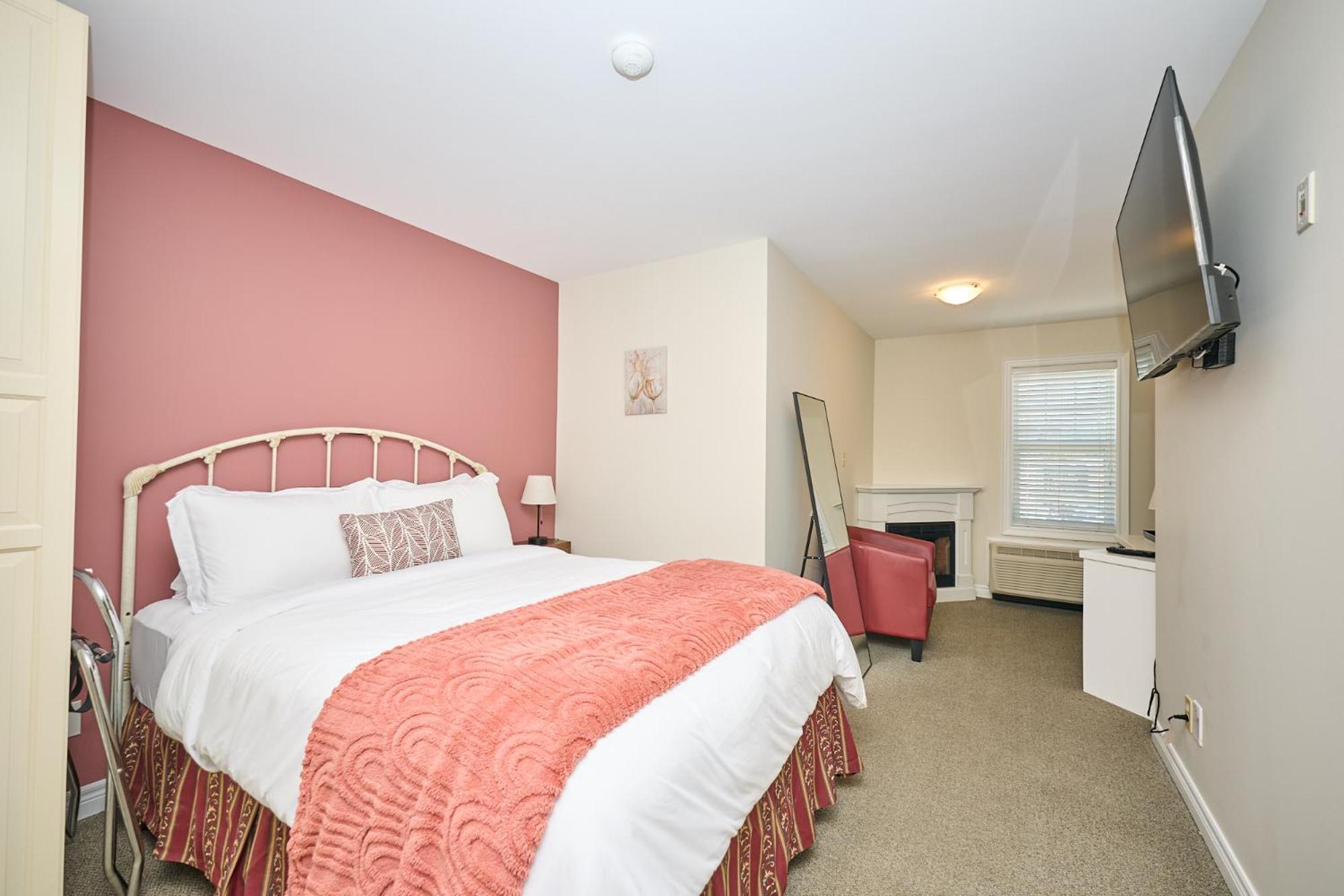Standard Queen Room