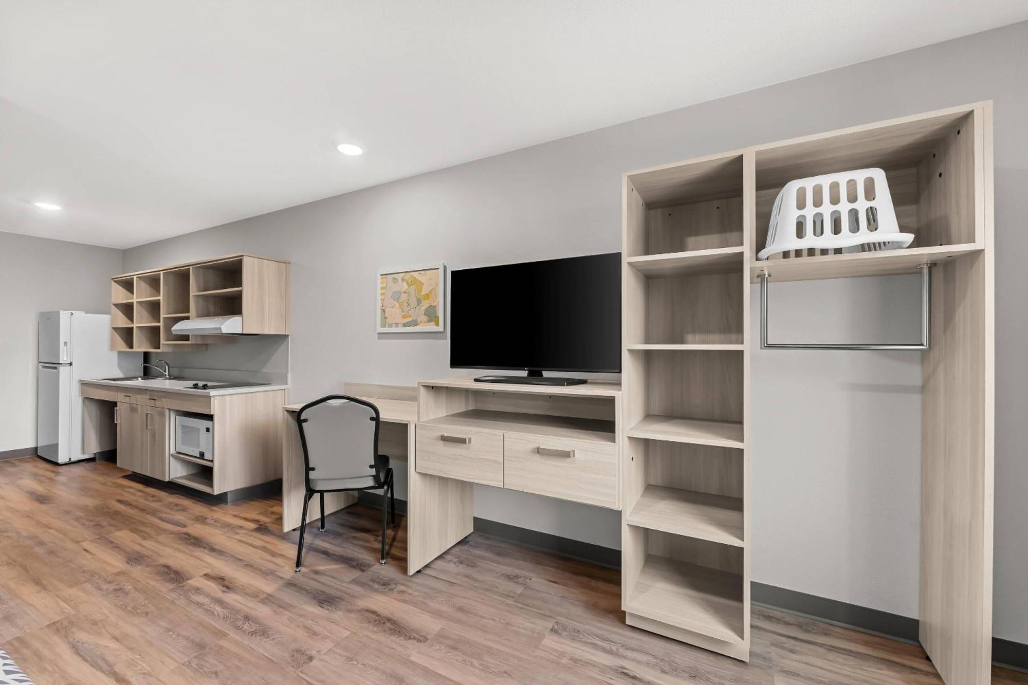 King Suite with Sofa - Disability Access/Non Smoking