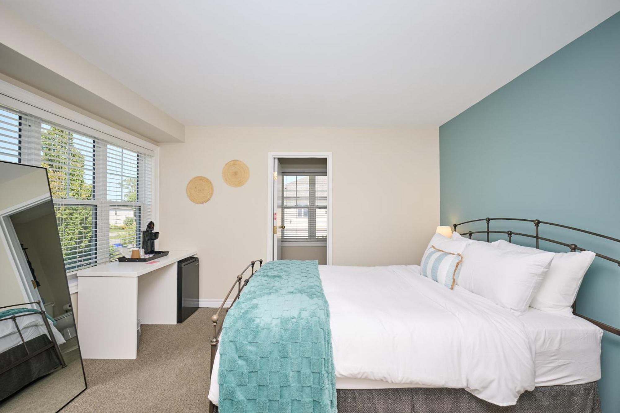 Standard Queen Room