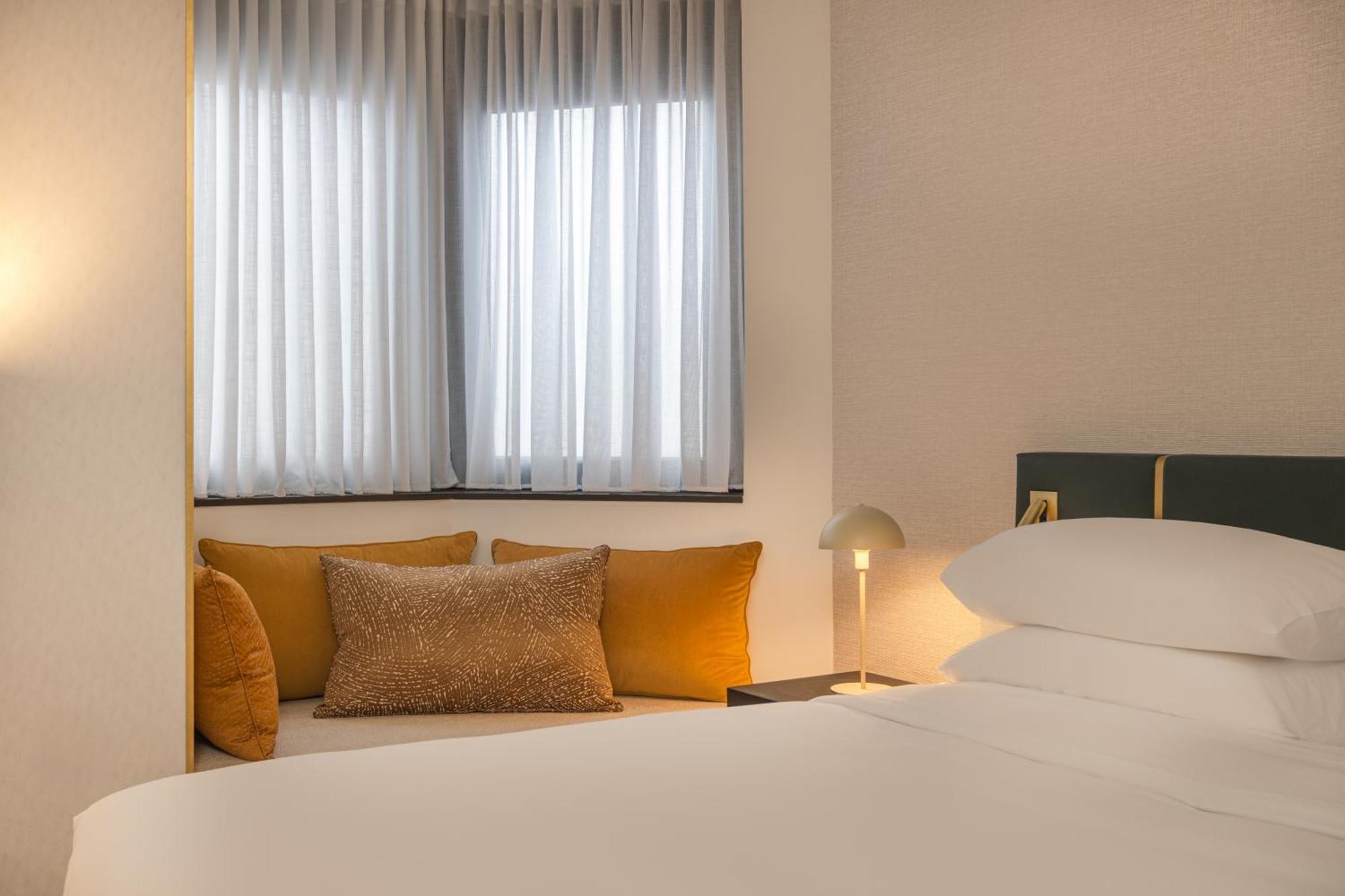 Queen Room,1744166015:JPEG