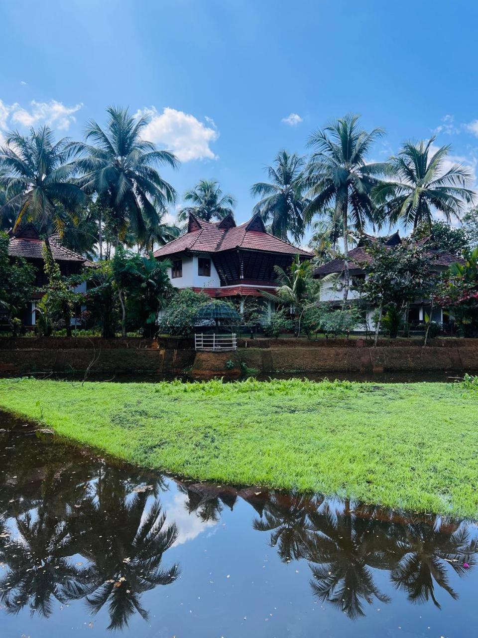 Deluxe Double or Twin Room with Balcony