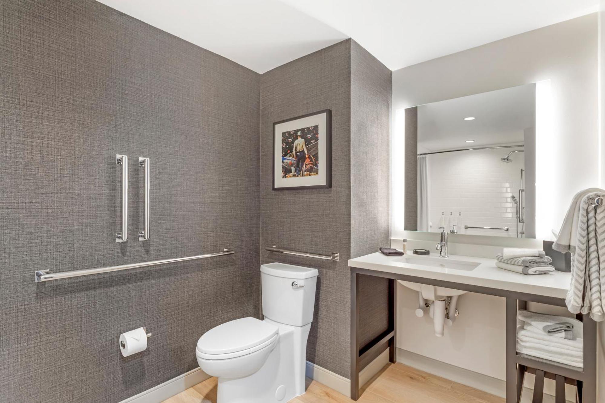 King Room with Tub - Disability Access/Non Smoking