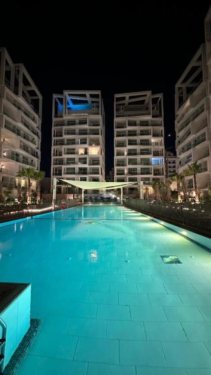 Queen Suite with Pool View
