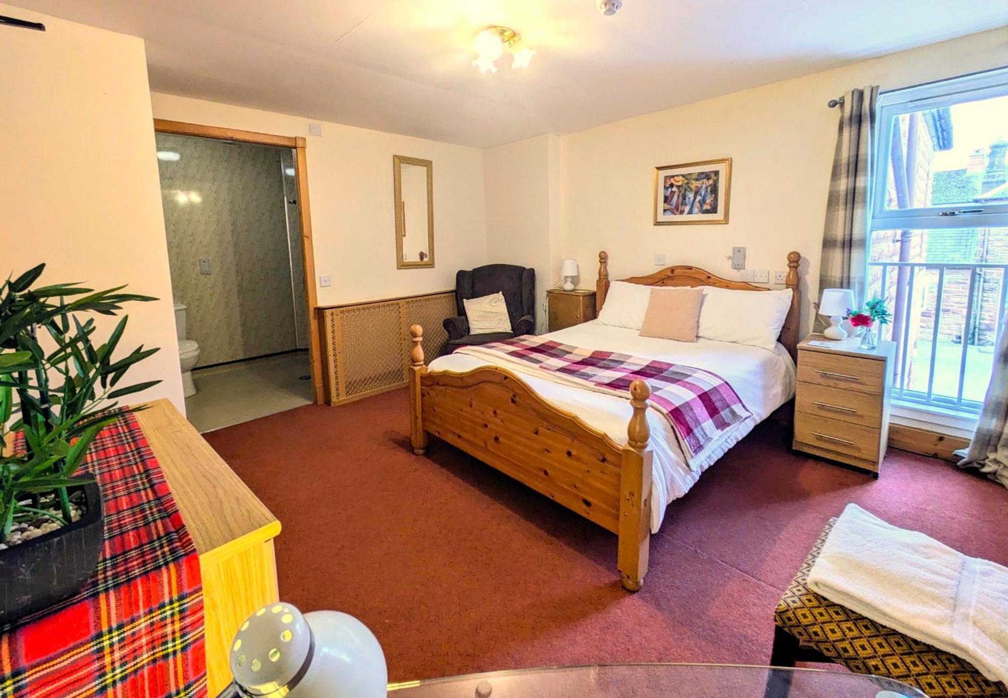 Double Room with Private Bathroom