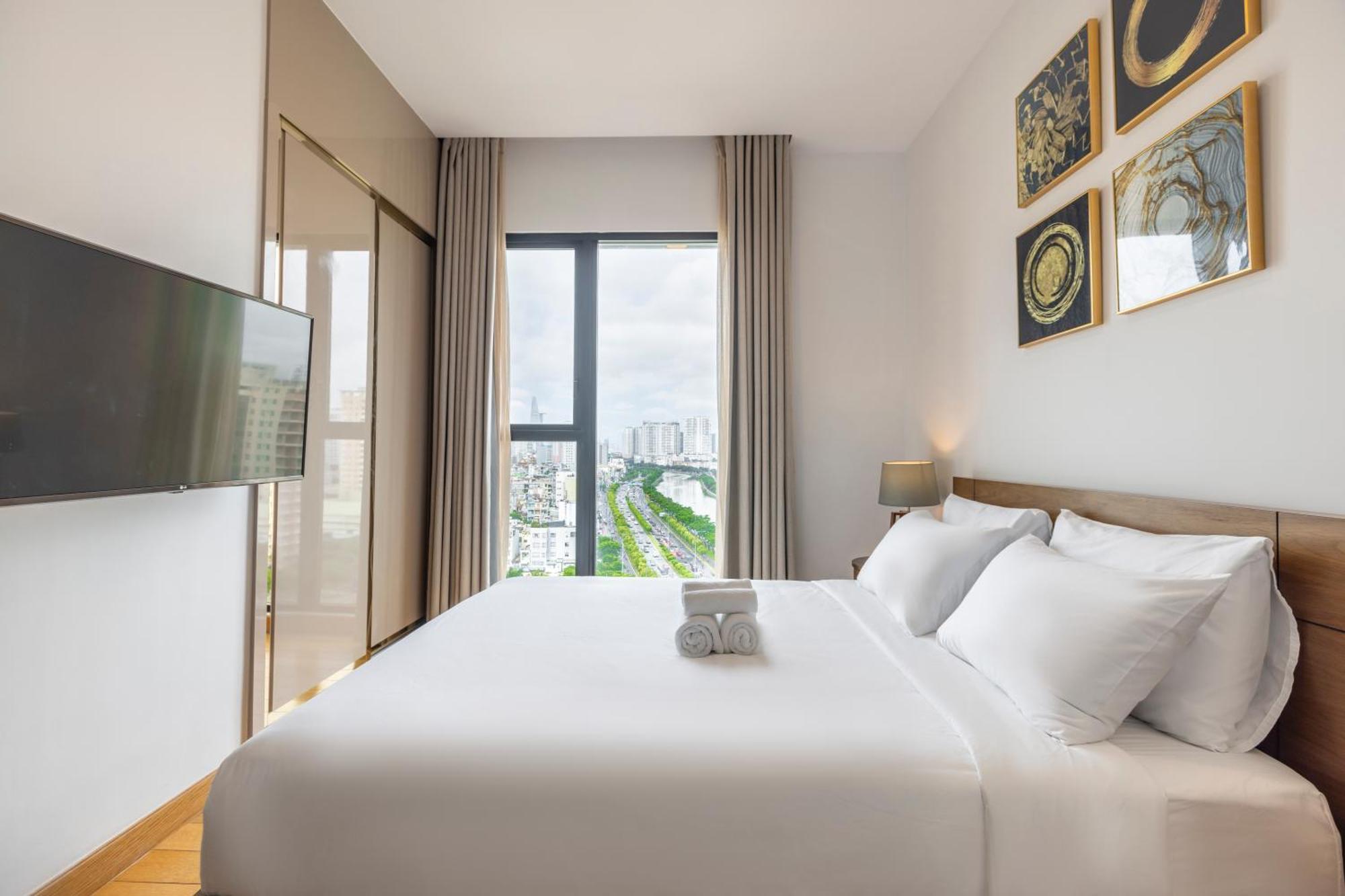Three-Bedroom Apartment with Balcony