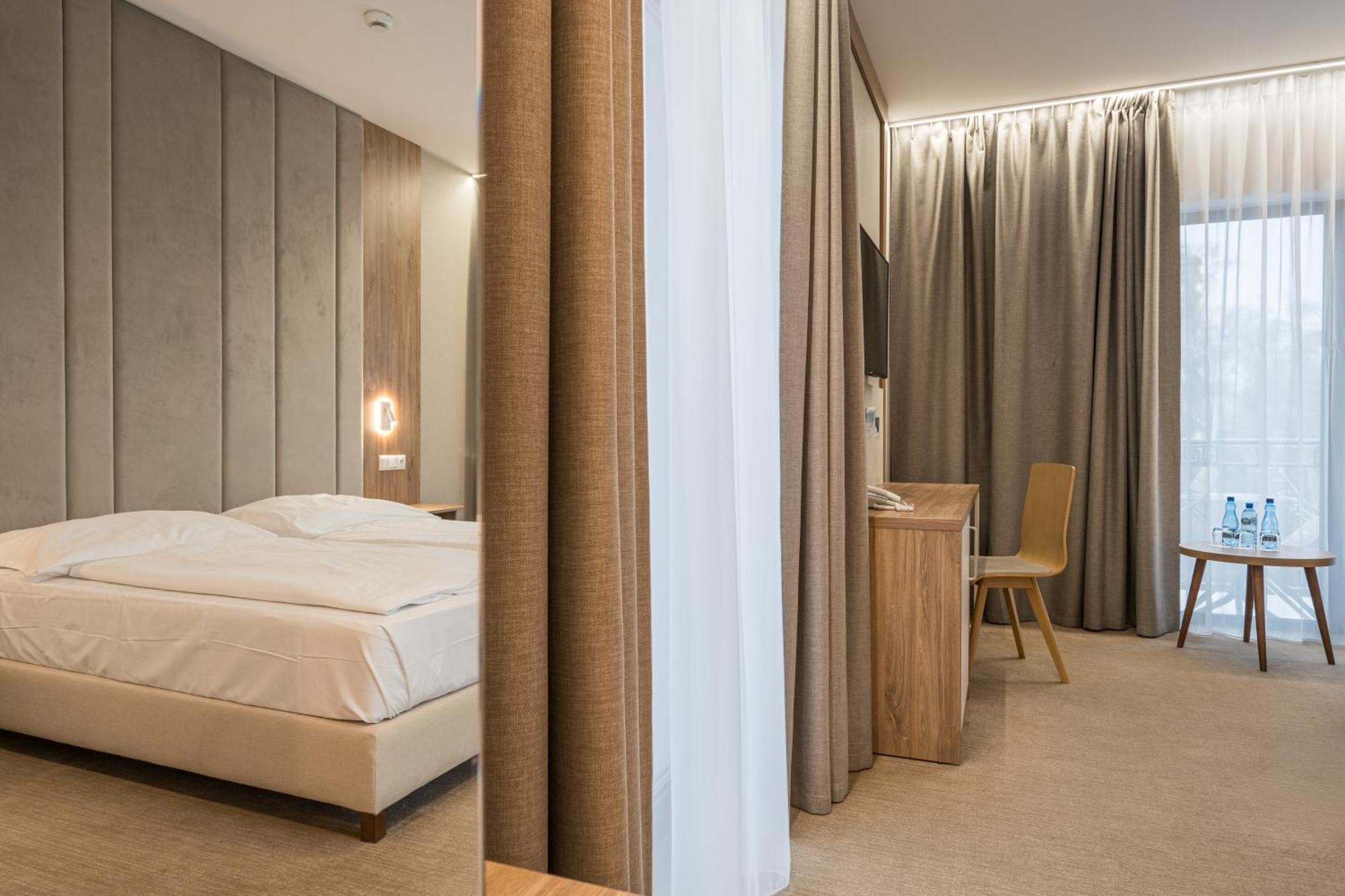 Deluxe Doppelzimmer (2 Erwachsene & 1 Kind)