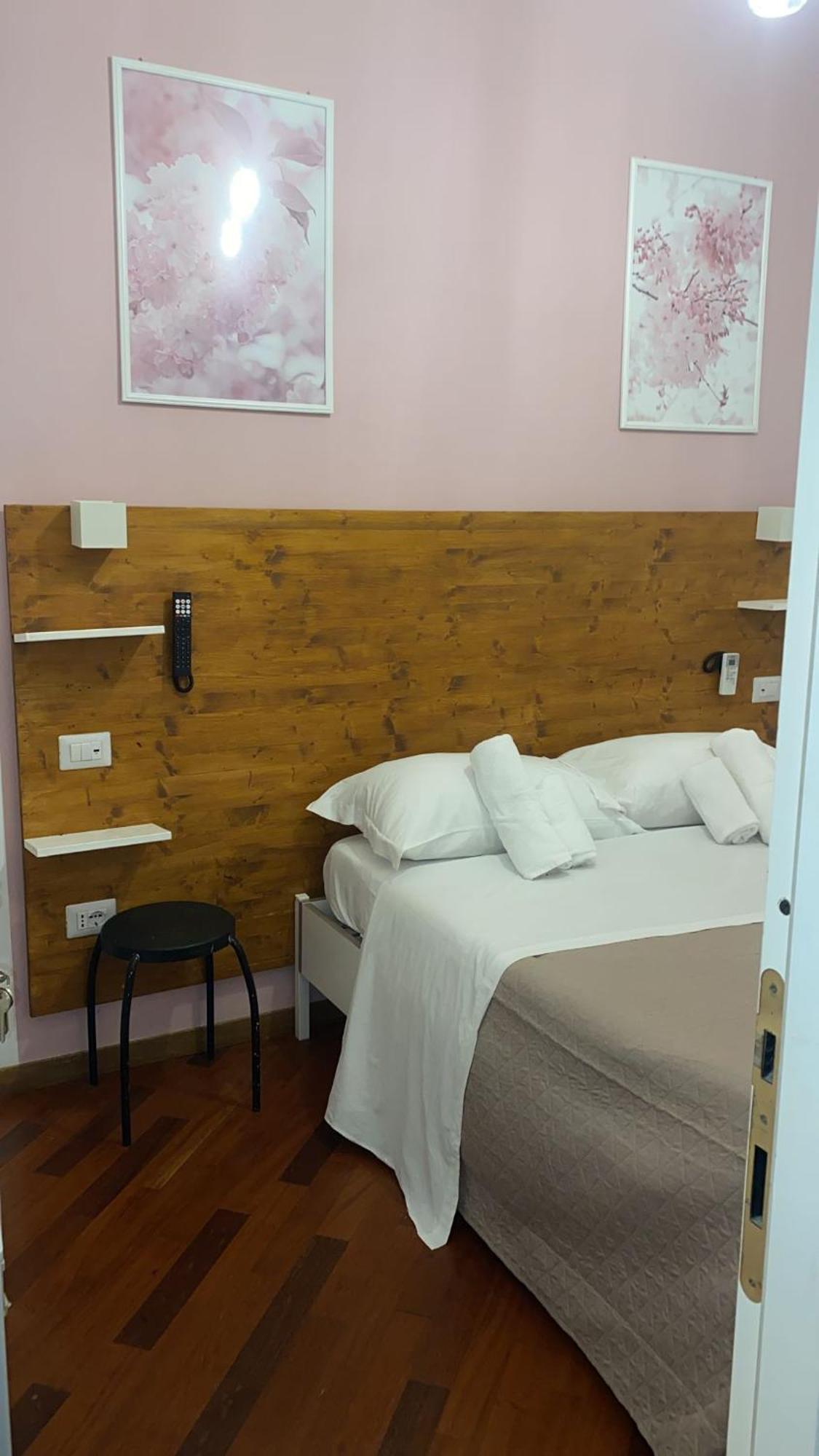Habitación Triple Básica con baño compartido