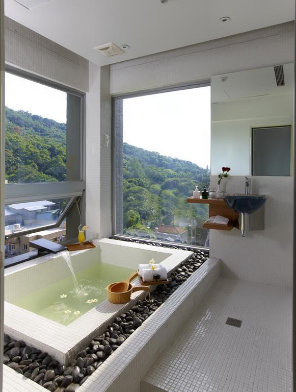 Tender Suite