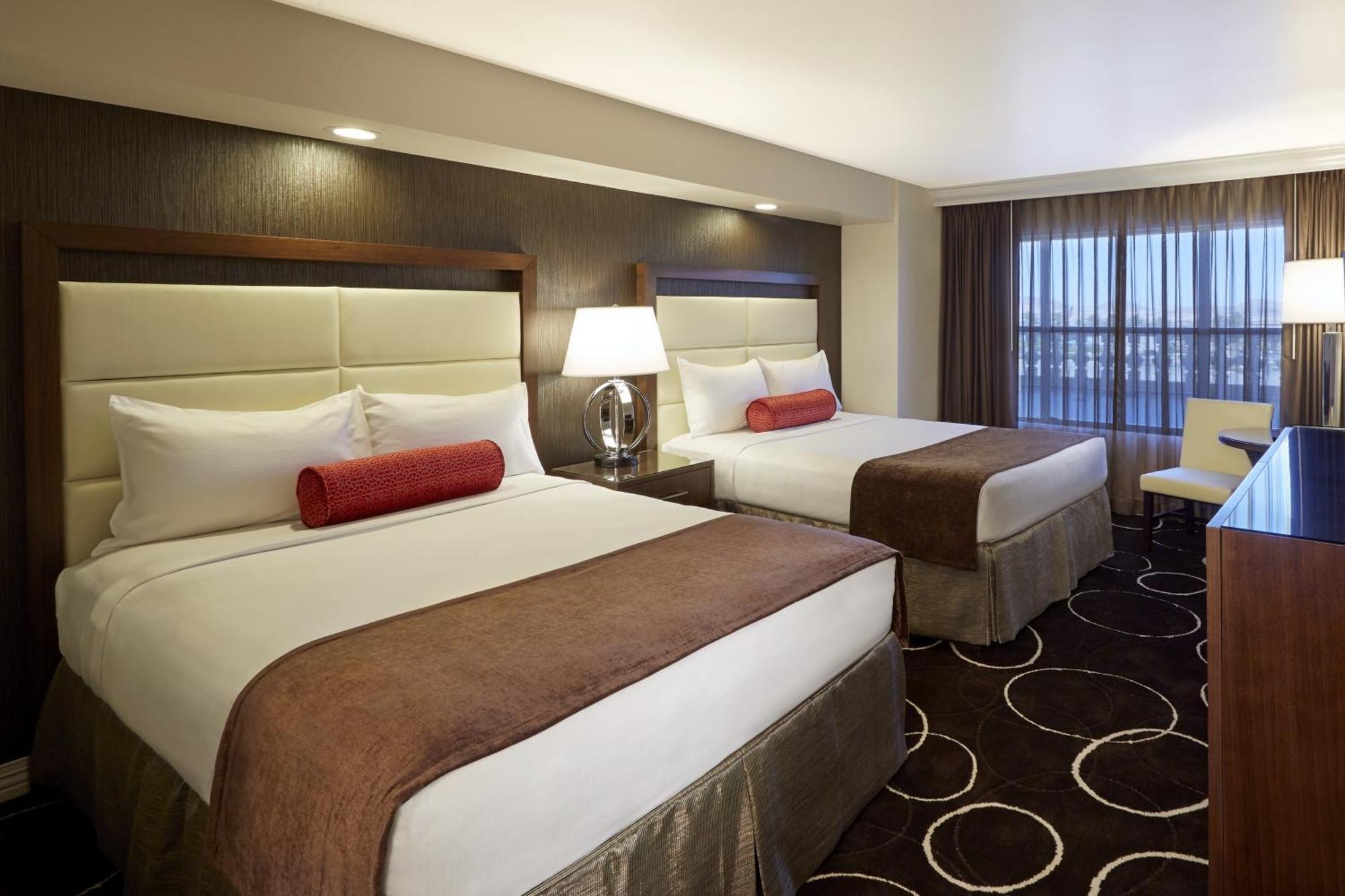 Deluxe View Room, 2 Queen Beds, High Floor