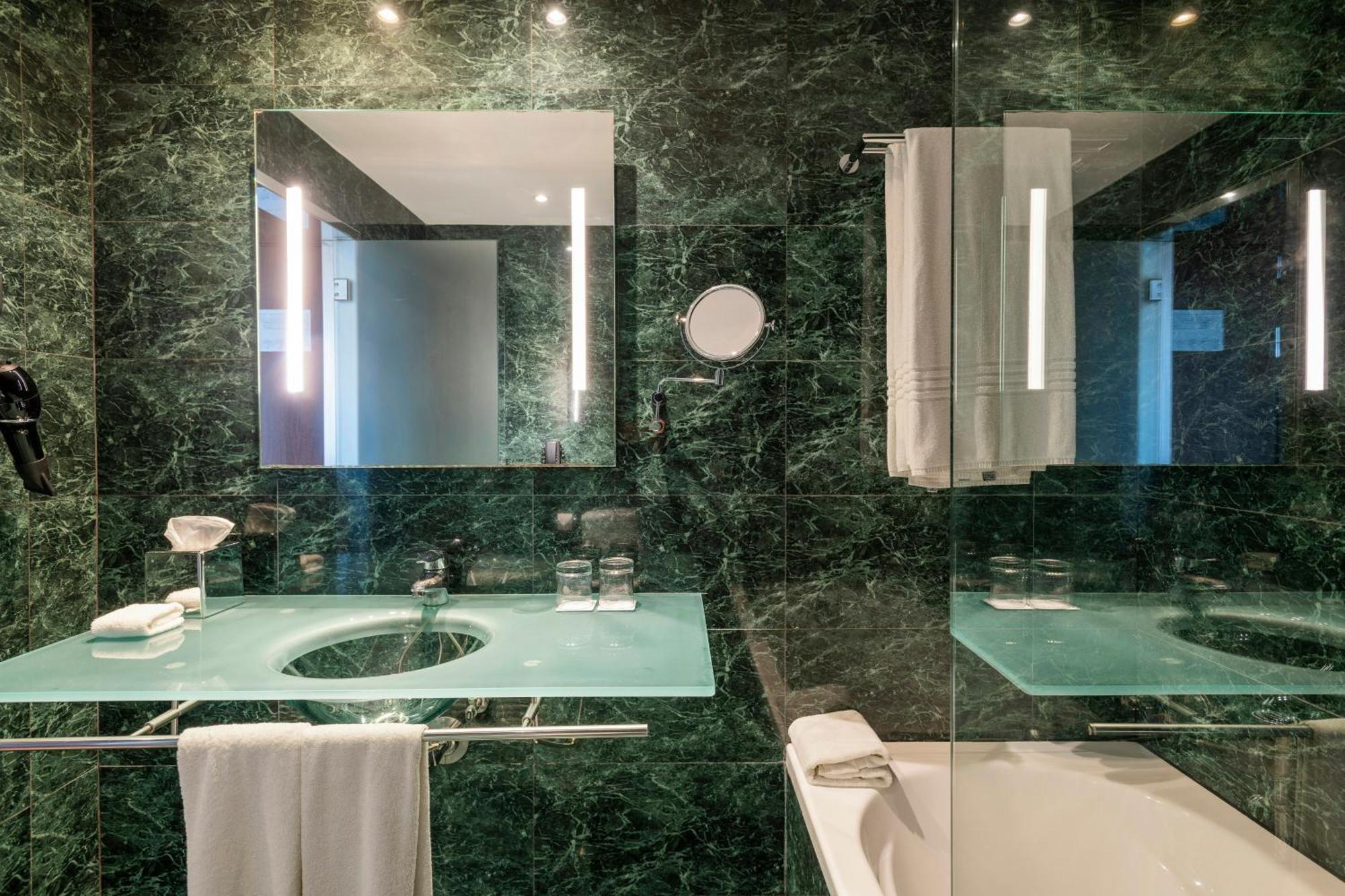 Deluxe Double or Twin Room Sea View