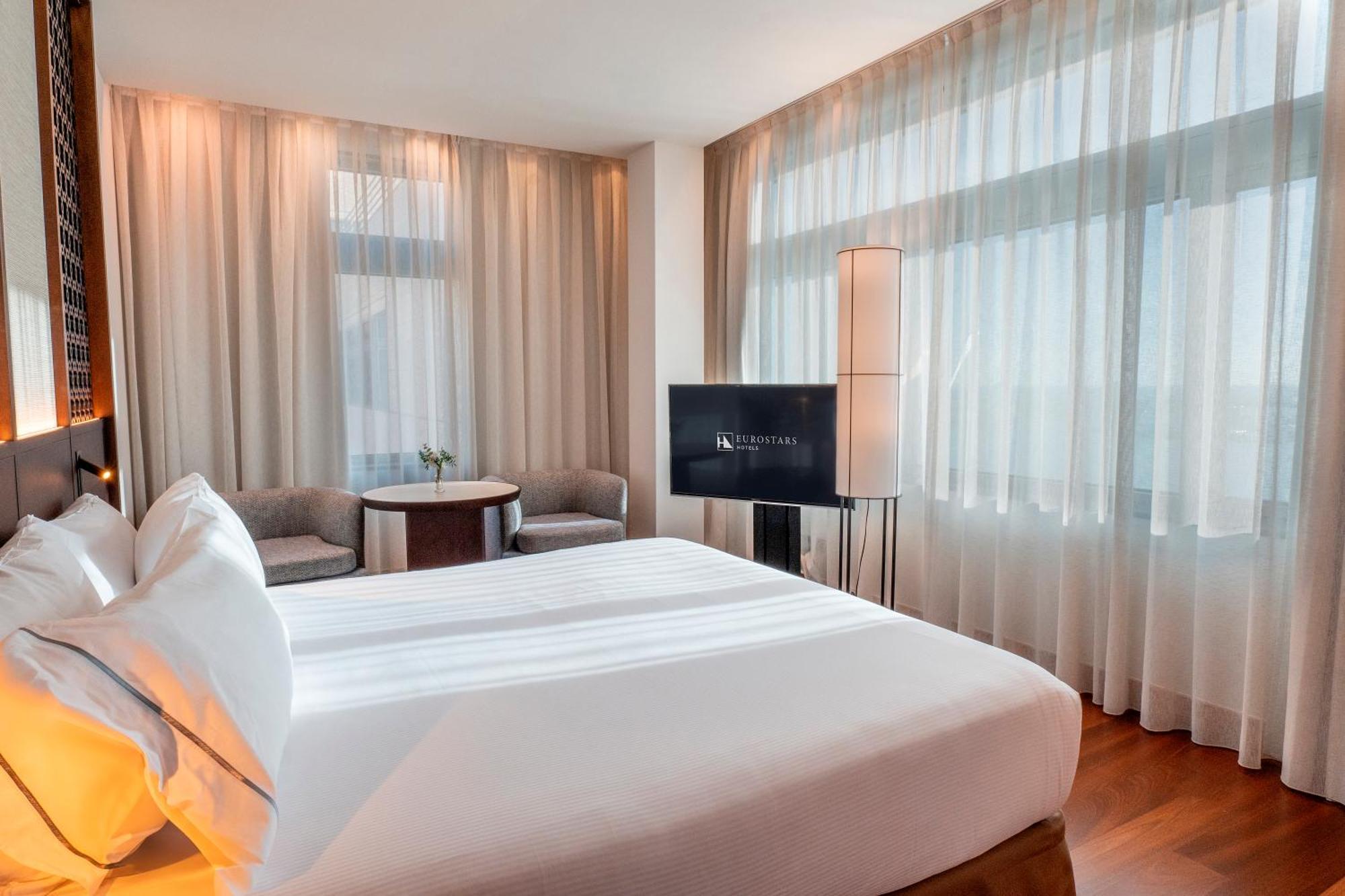 Quarto Deluxe com Cama de Casal ou 2 de Solteiro