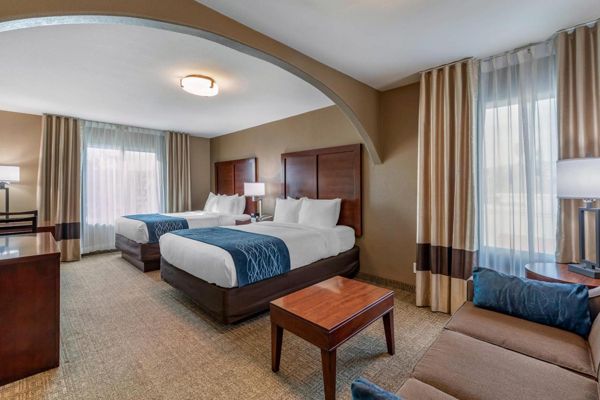 Superior Room, 2 Queen Beds, Sofa Bed, Corner Room - Non Smoking