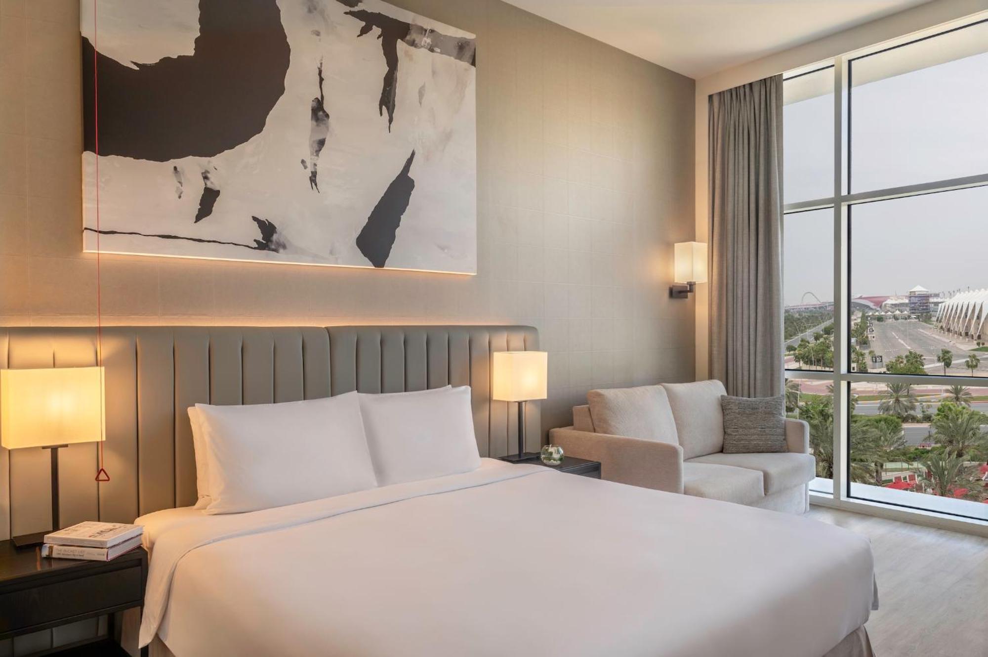 Deluxe King Room - Accessible with Pool View/Theme Park Access