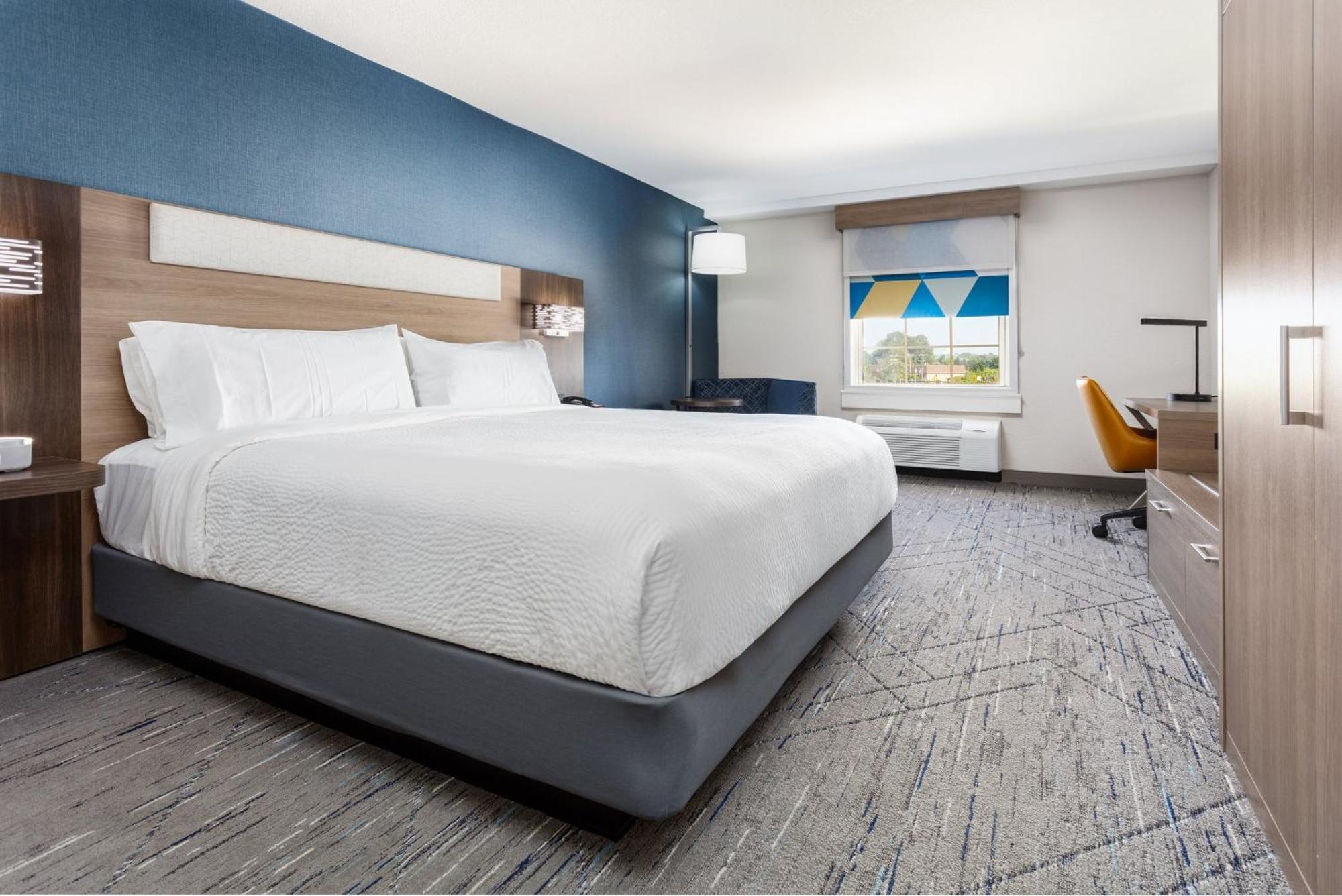 King Room with Roll in Shower - Disability Access
