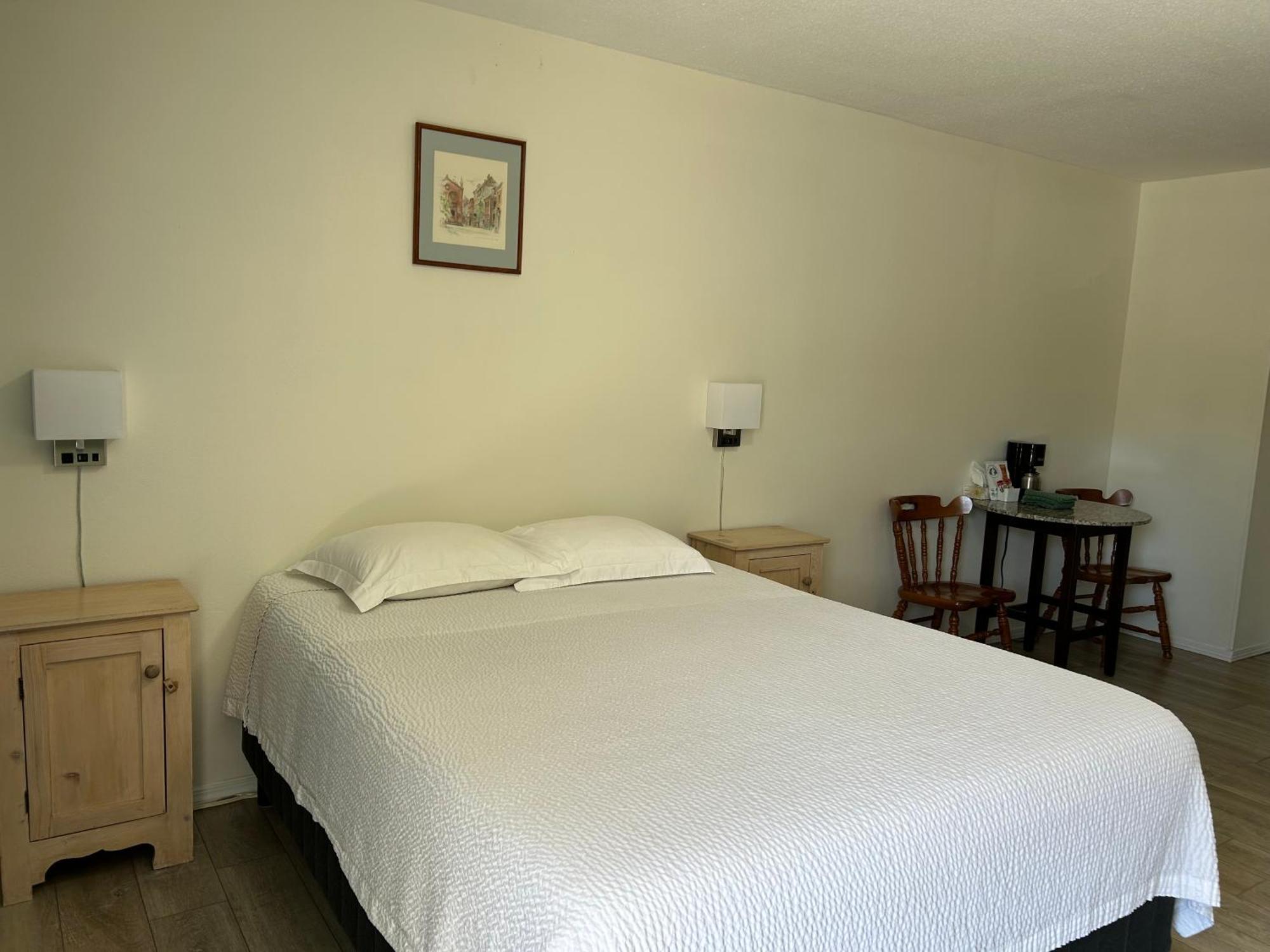 Queen Room,1746873314:JPEG