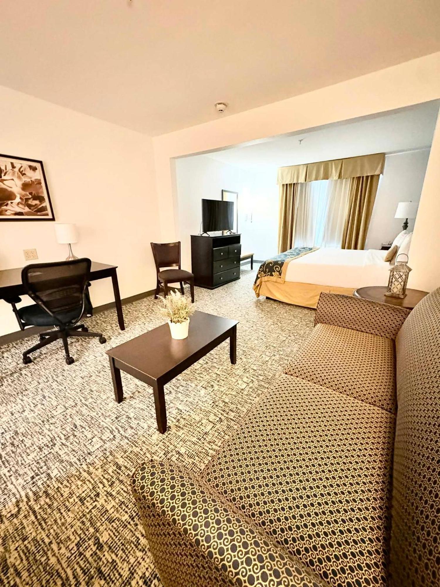 Deluxe King Room Non-Smoking