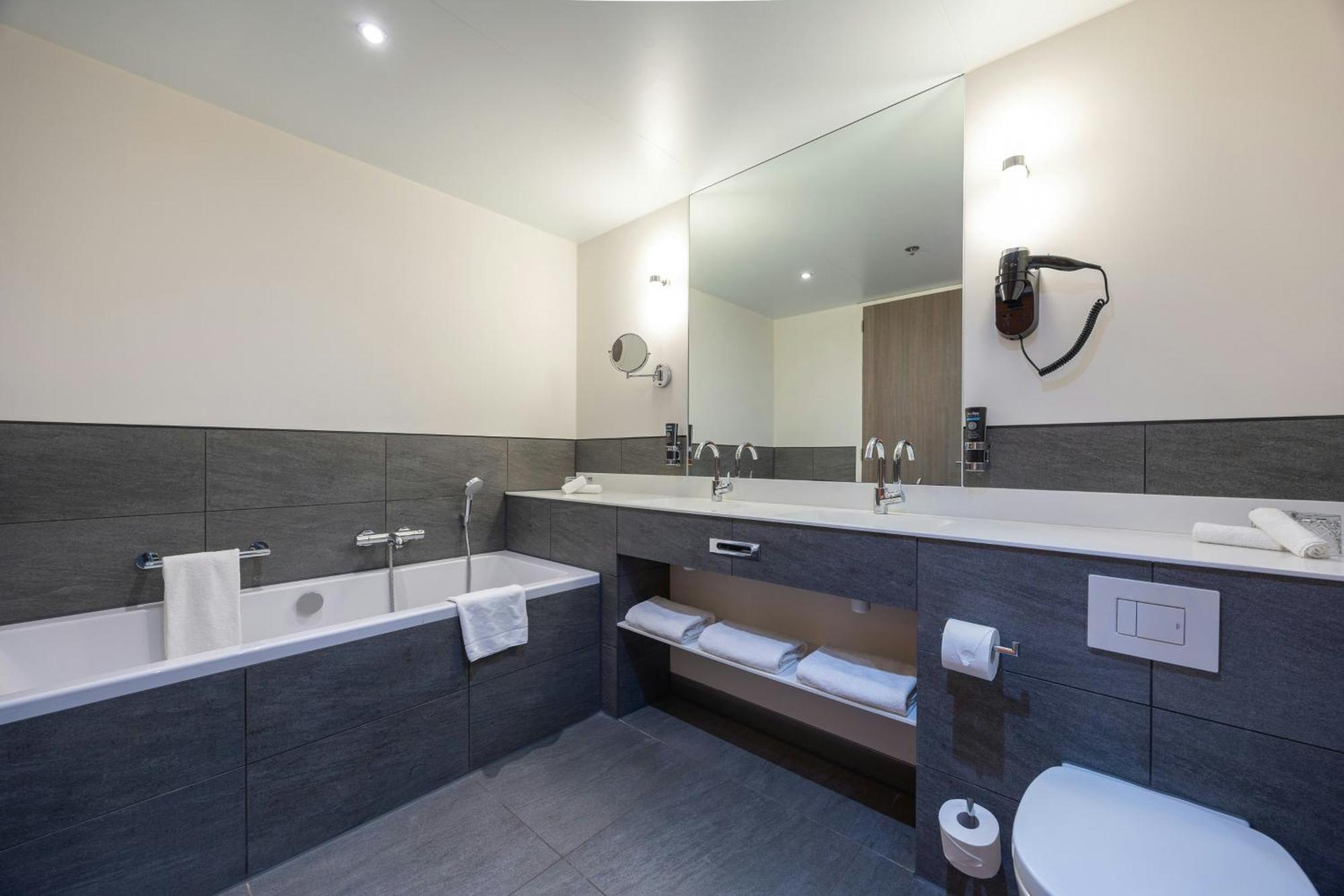 Executive Kamer met 1 Kingsize Bed en 1 Eenpersoonsbed