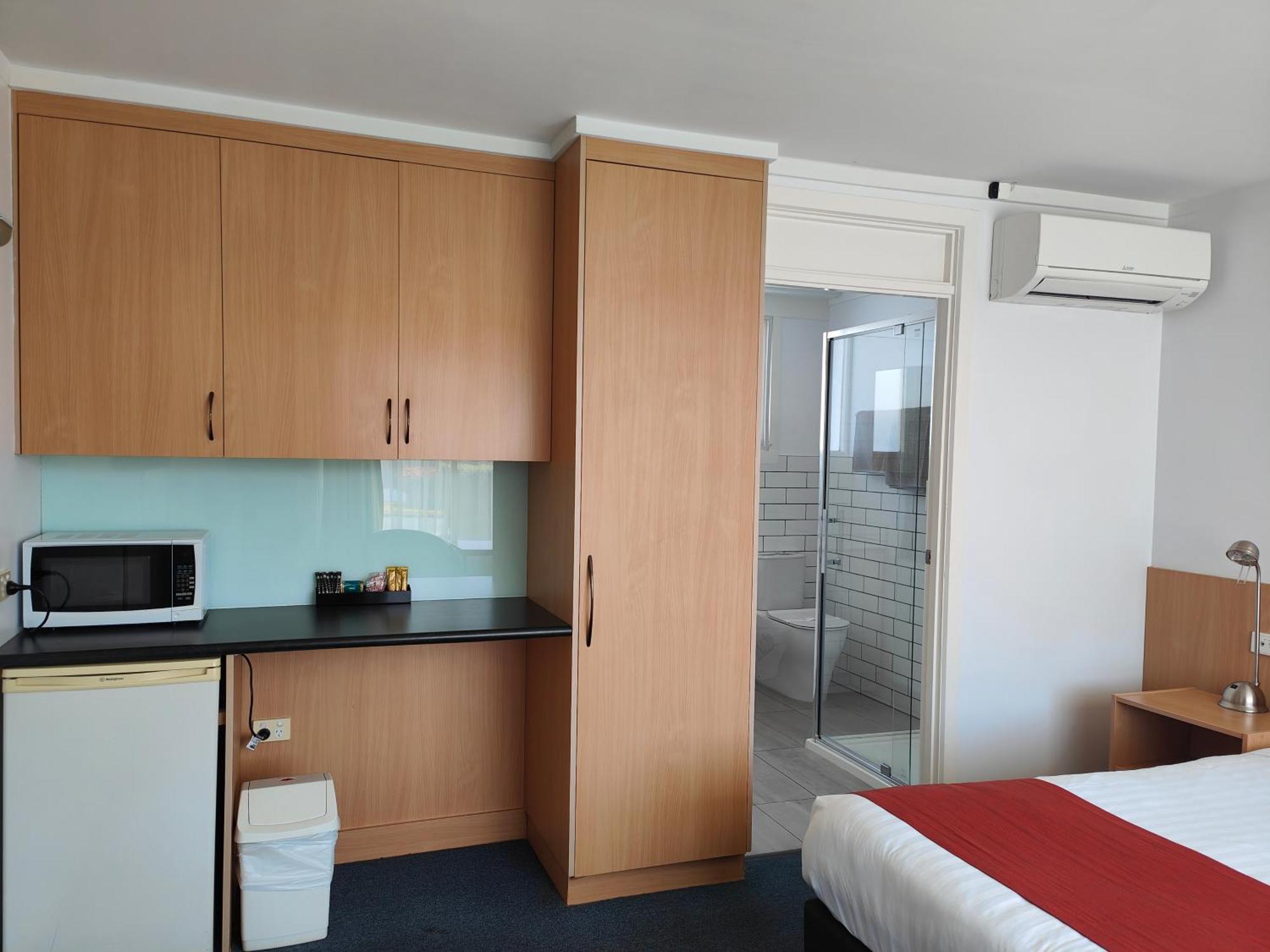 Standard Queen Room