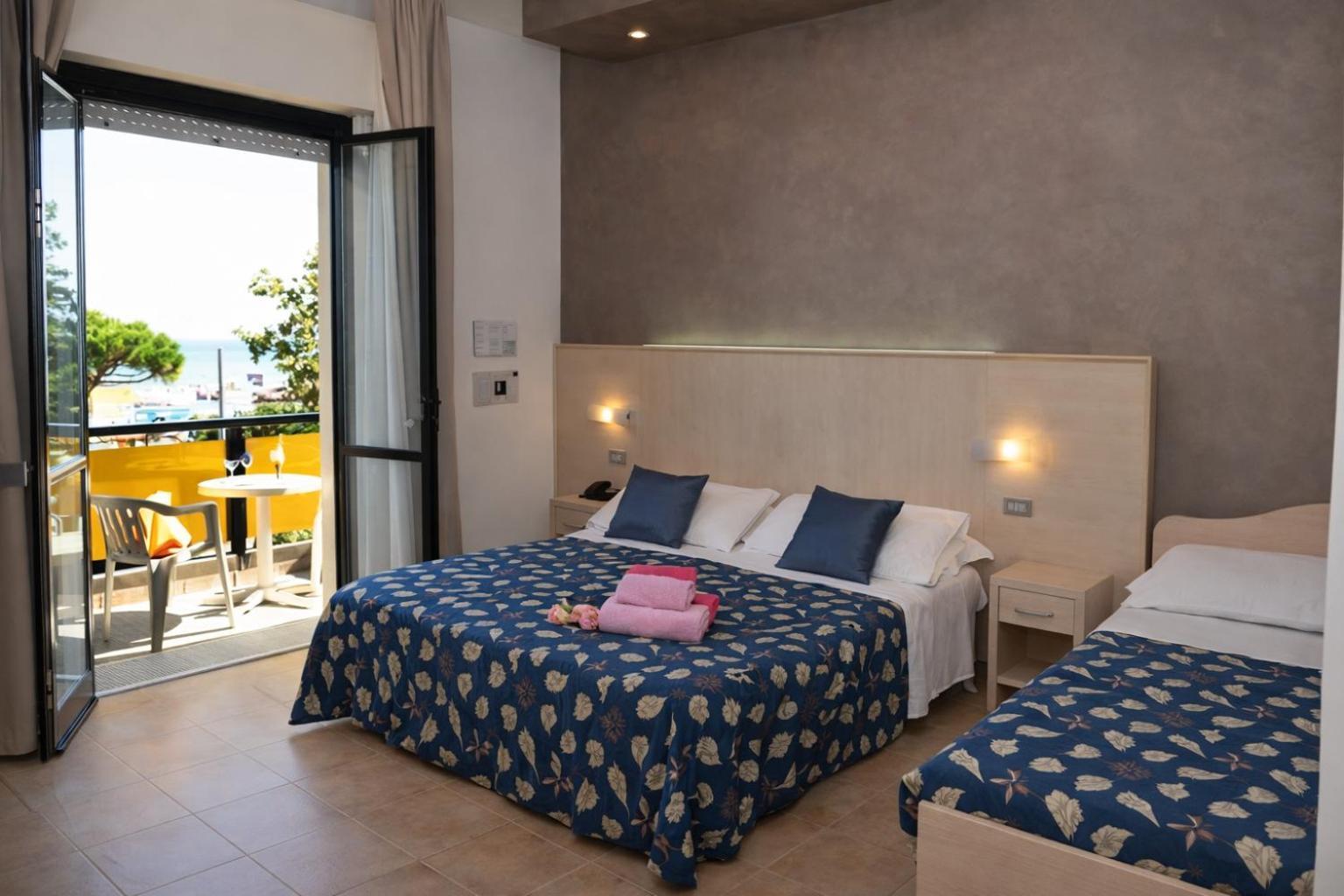 Dreibettzimmer mit Meerblick