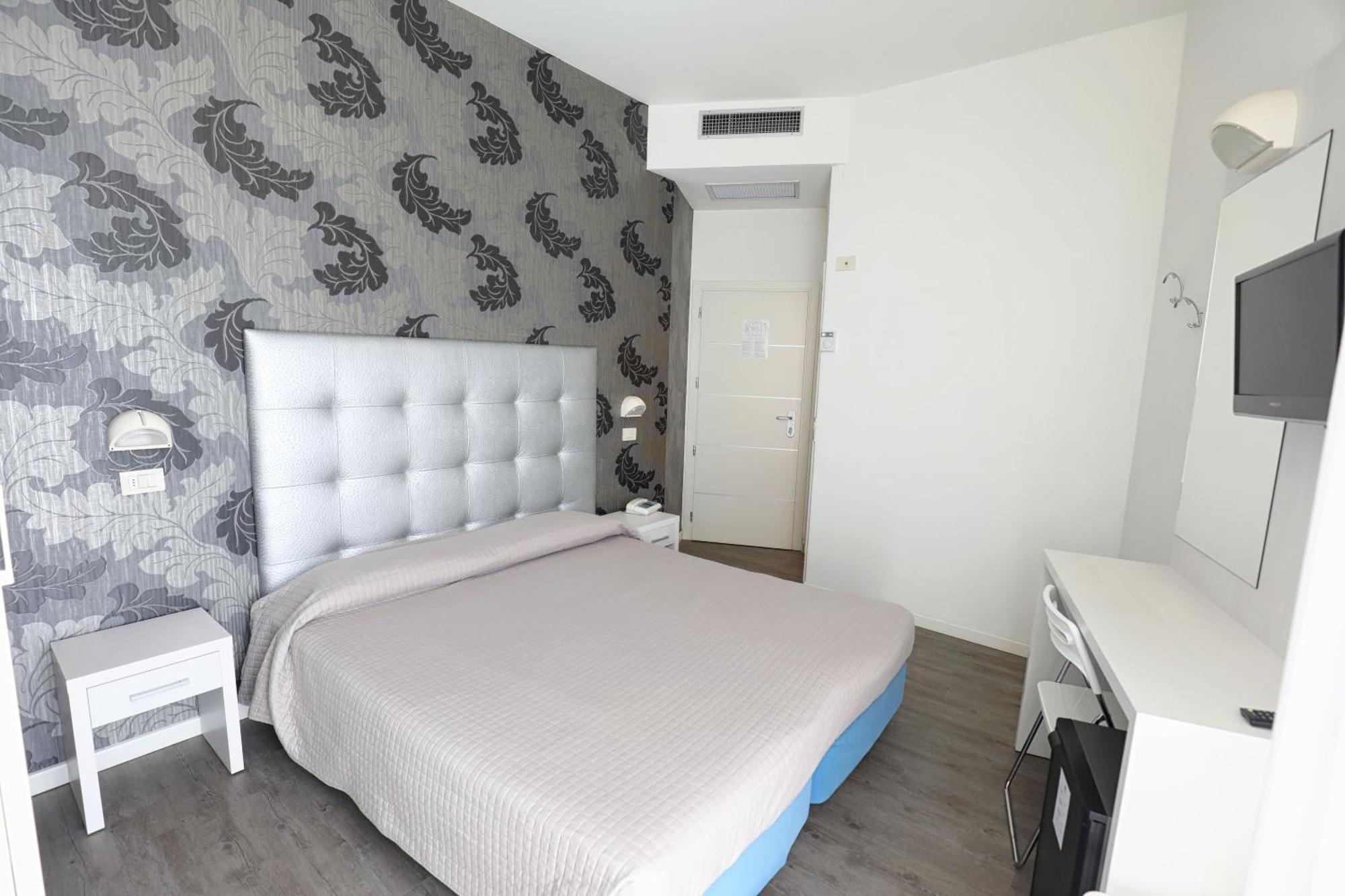 Deluxe Double Room Side Sea View