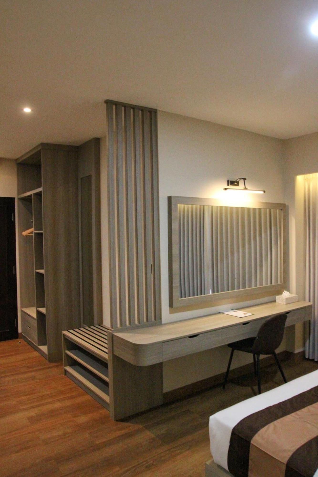 Family Room,1746915827:JPEG