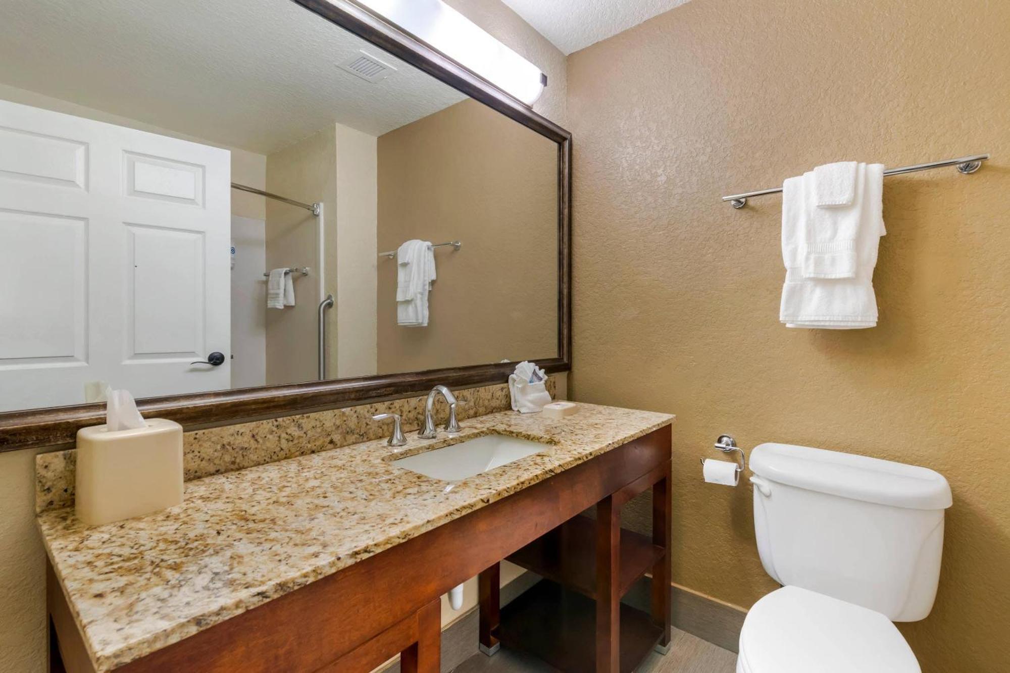 Queen Suite with Two Queen Beds - Non-Smoking