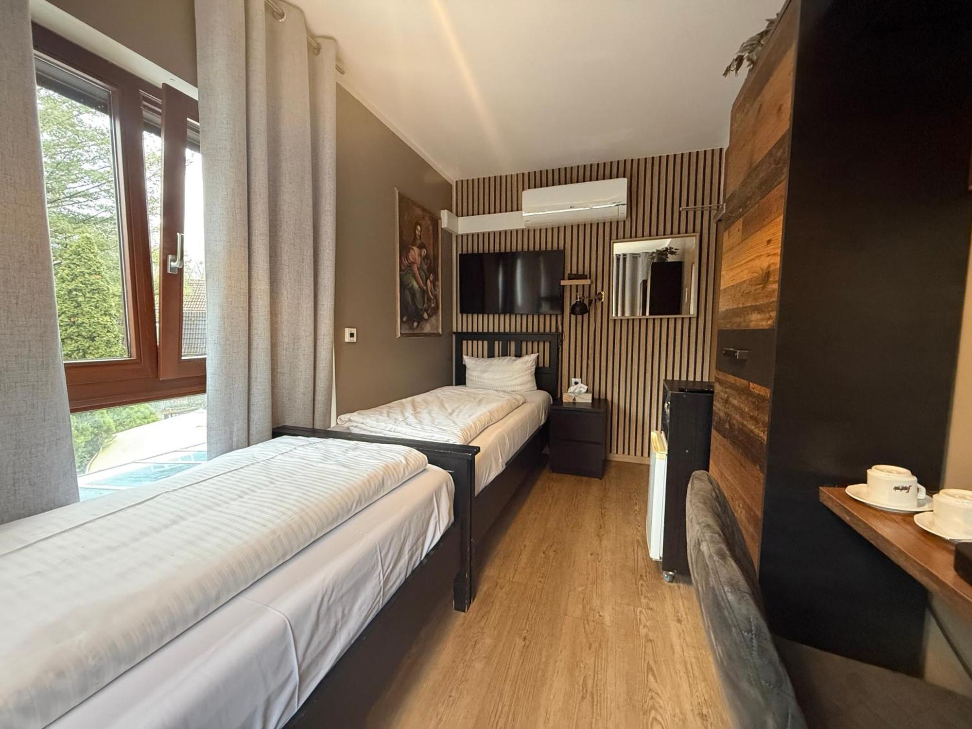 Twin Room with Shared Bathroom,1746936399:JPEG