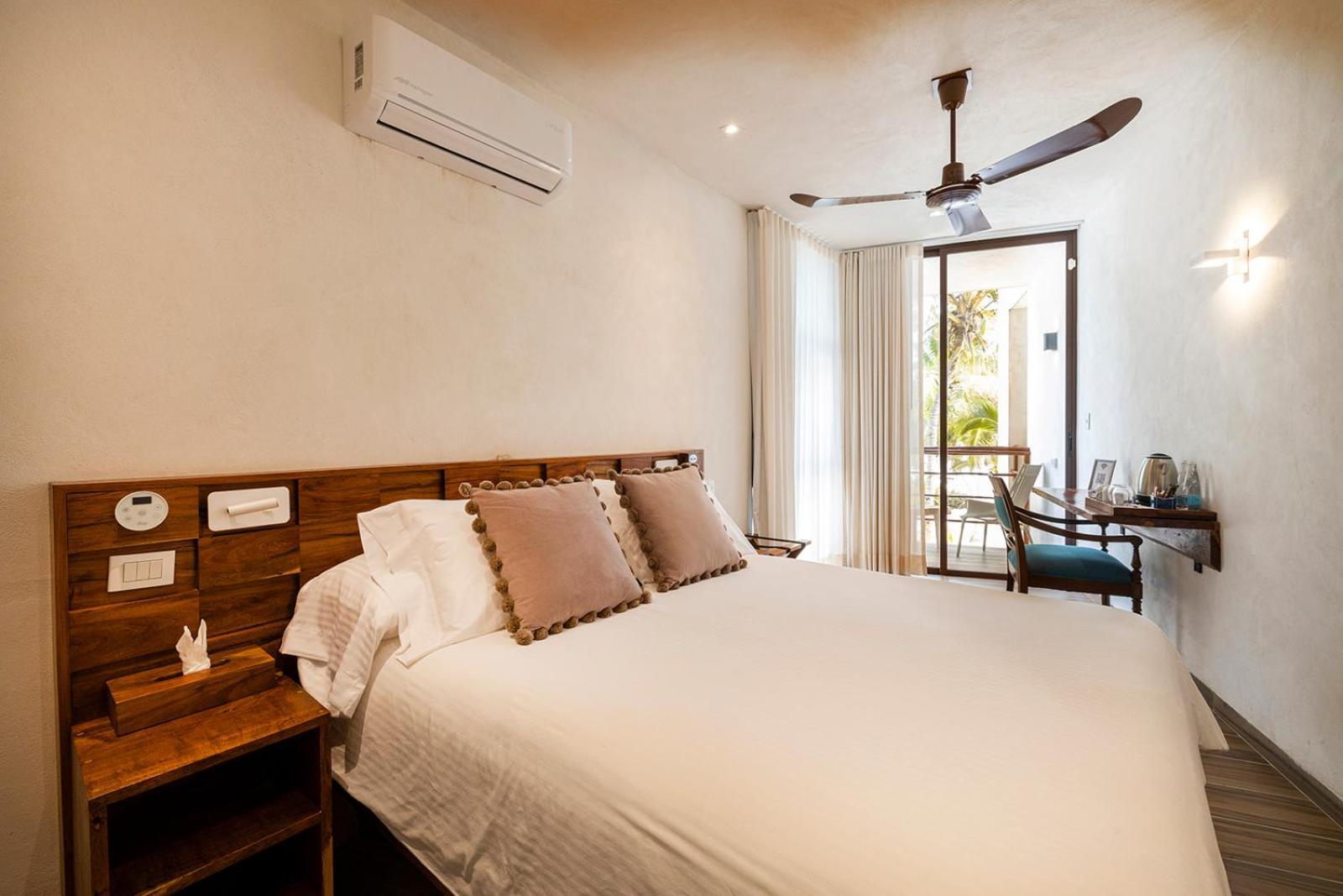 Deluxe Double Room Side Sea View