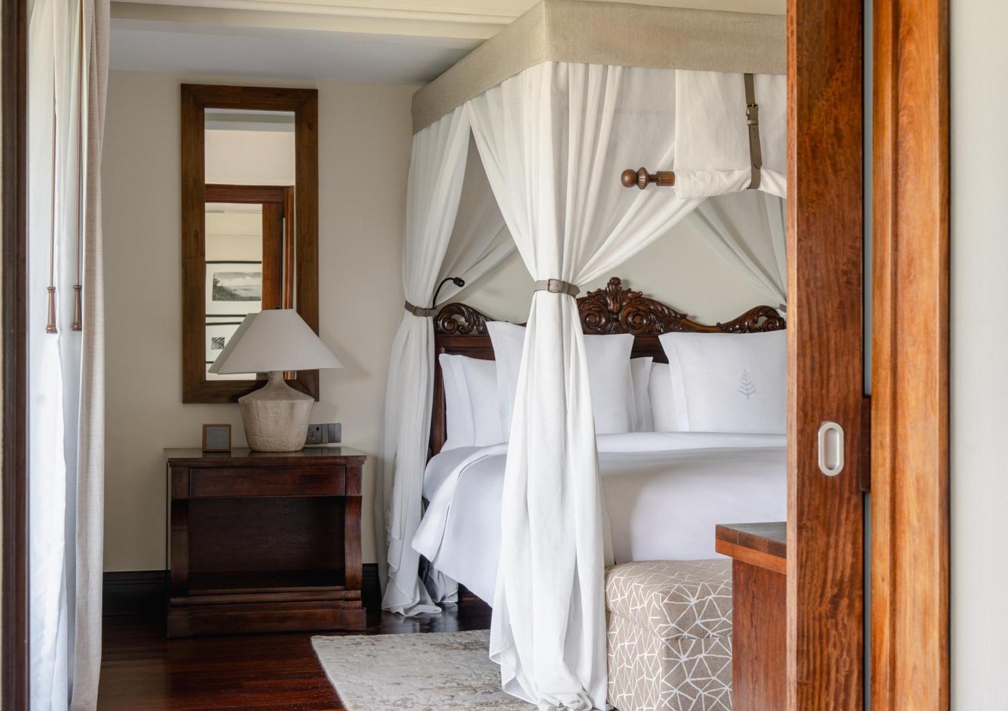 Chambre Lit King-Size Horizon - Vue sur Plan d'Eau